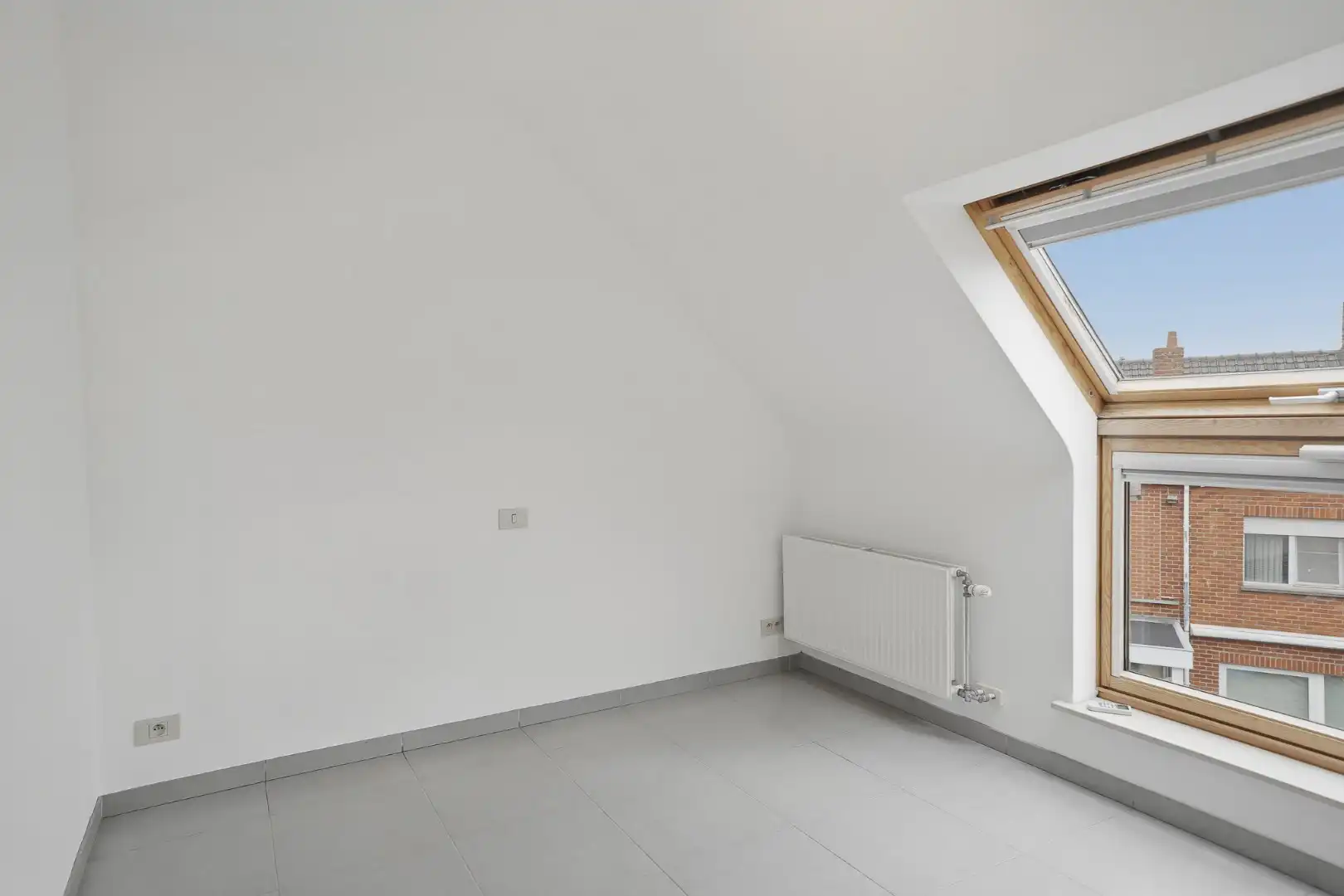 Instapklare rijwoning met garage op toplocatie in hartje Sint-Michiels foto 6