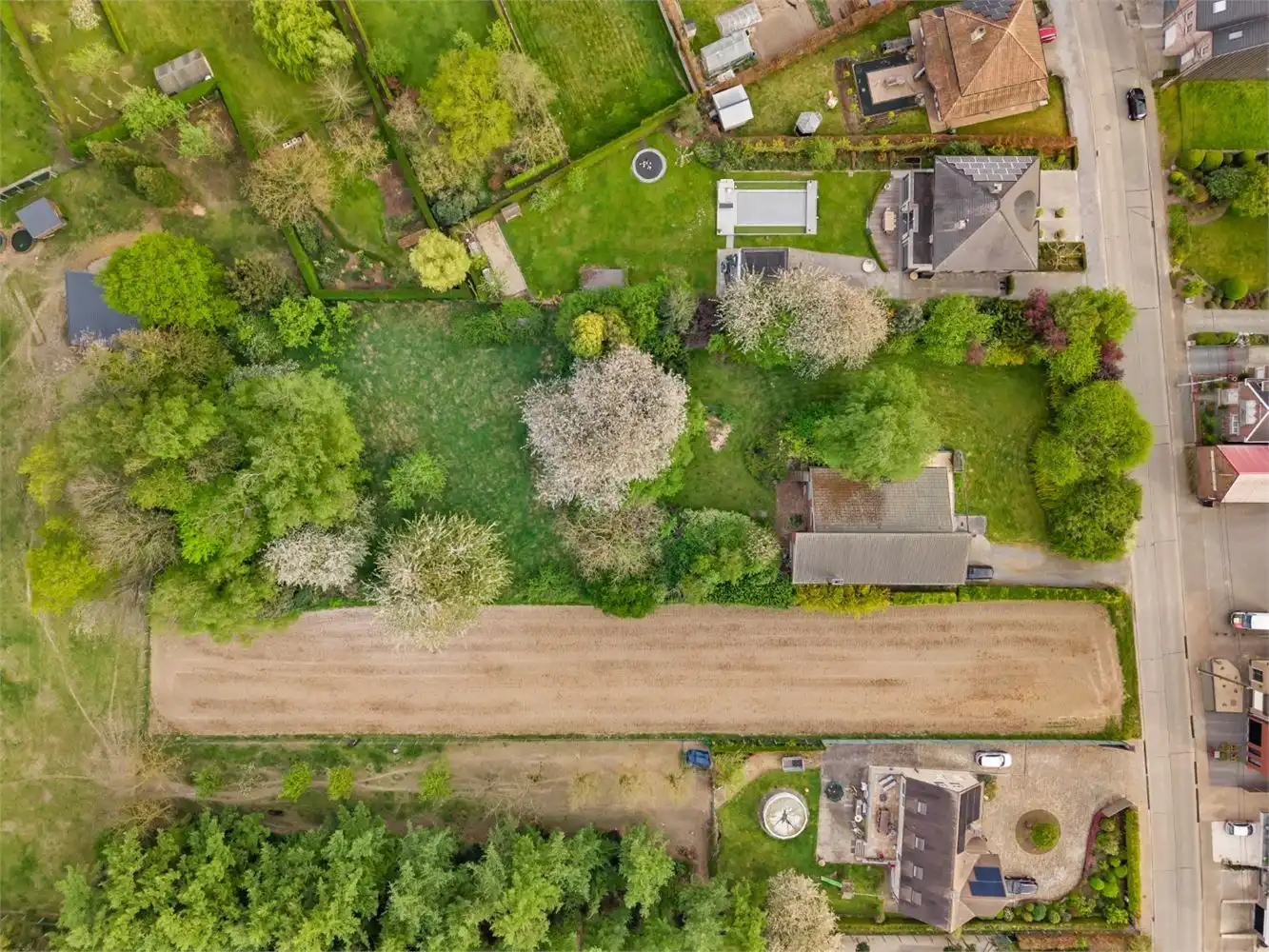 UNIEK GELEGEN BOUWGROND OMGEVEN DOOR GROEN foto 3