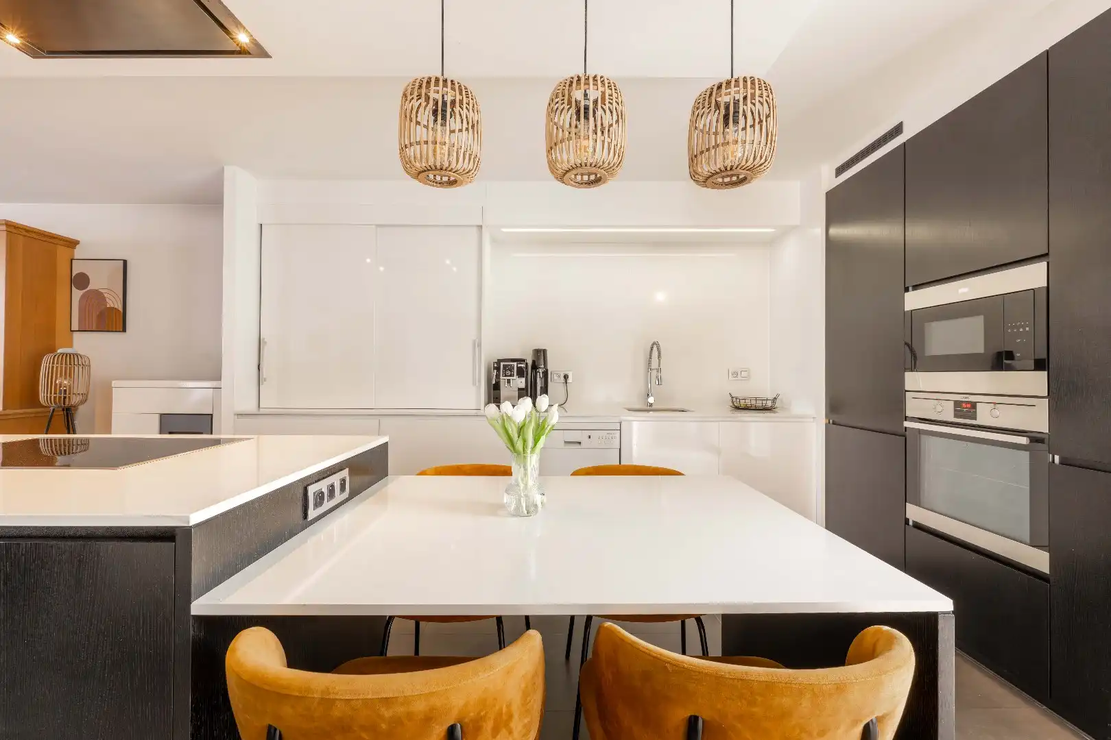 RUIME GEZINSWONING | 4 SLPKS | 2 BADKS | DUBBELE GARAGE & TOEGANG ACHTEROM  foto 5