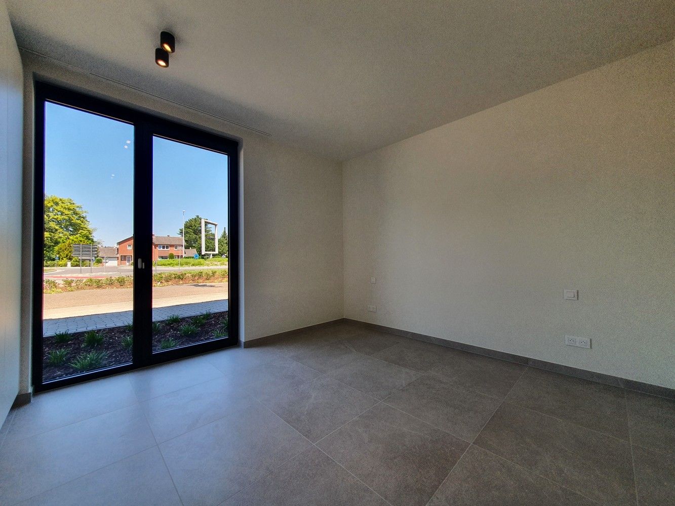 Luxueus nieuwbouwapp met 2 ruime slks en 2 prachtige terrassen (waarvan één met tuin), staanplaats en berging. foto 10