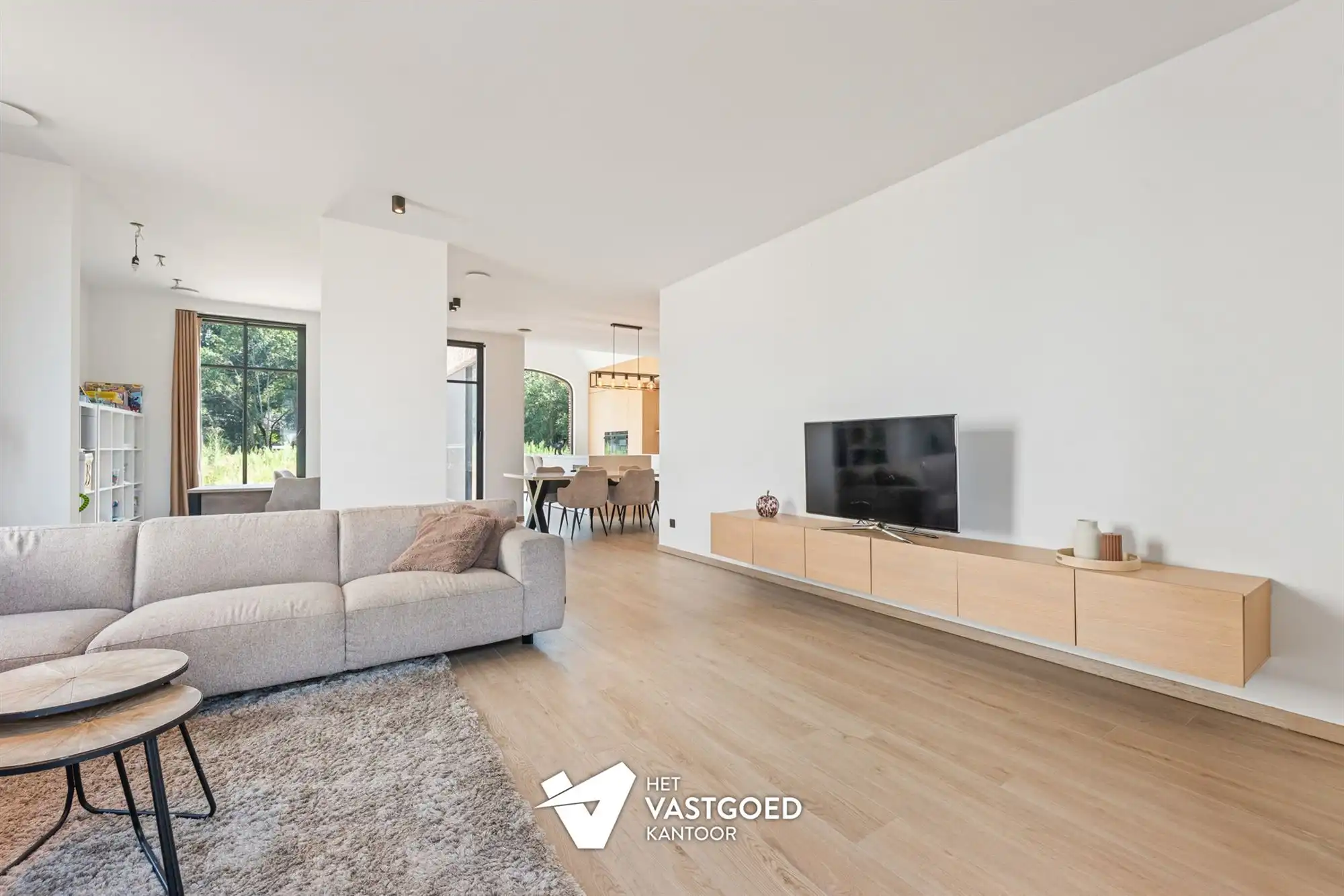 ZEER RUIME NIEUWBOUWWONING UITERST RUSTIG GELEGEN OP EEN PERCEEL VAN 1628M² TE OOSTHAM foto 2