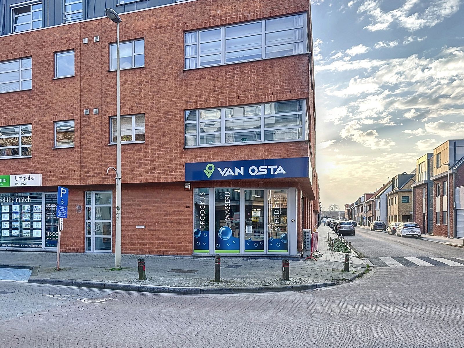 Hoekpand in centrum Aartselaar met veel lichtinval/ramen foto 6