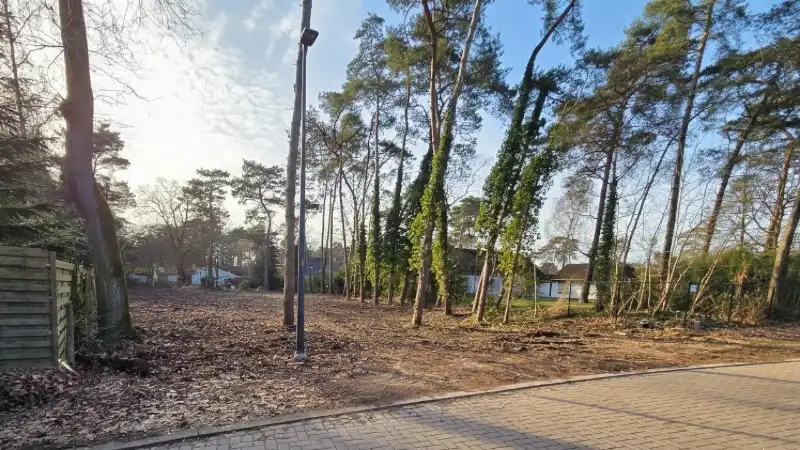 Bouwgrond van 18 are met perceelsbreedte 25 meter foto {{pictureIndex}}