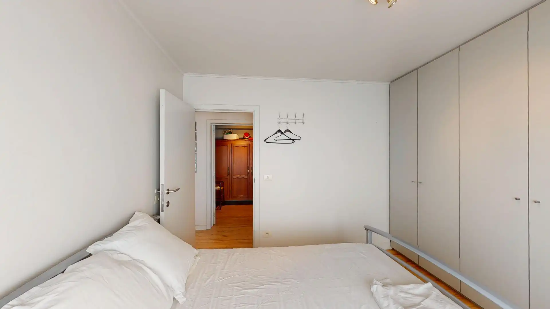 Ruim appartement met 3 slaapkamers en fantastisch uitzicht aan de Zeedijk in Heist-aan-Zee - Te koop! foto 13