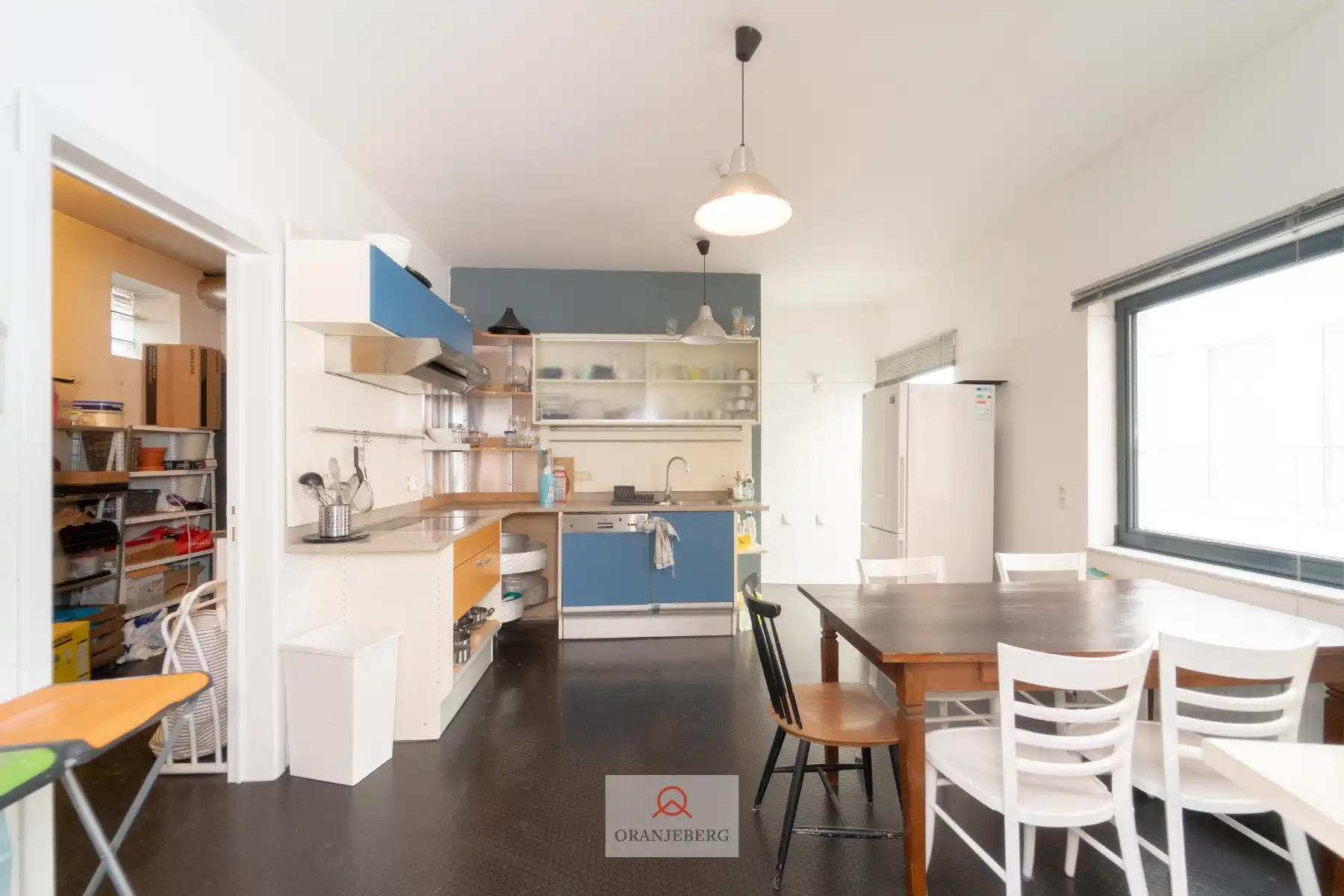 Ruim 2 slpk appartement vlakbij Sint-Baafsplein hartje Gent foto 5