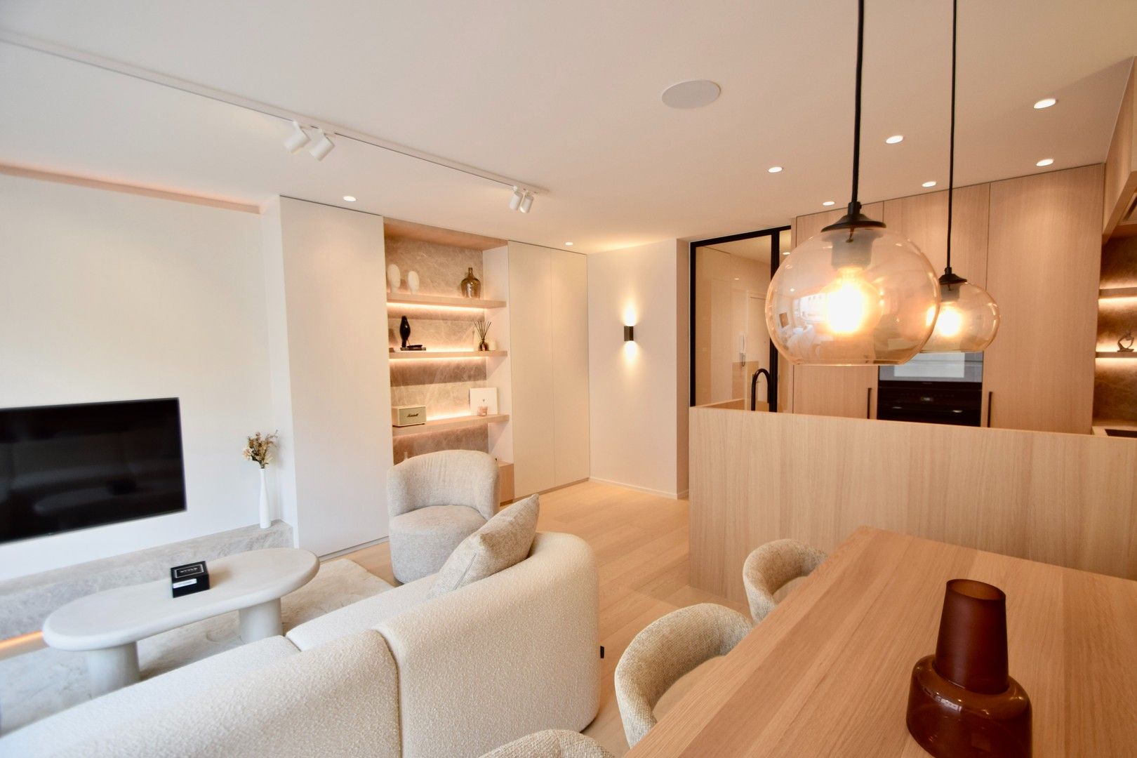 Gerenoveerd appartement met 3 slaapkamers in het centrum van Knokke op 3 stappen van de zee. foto 7