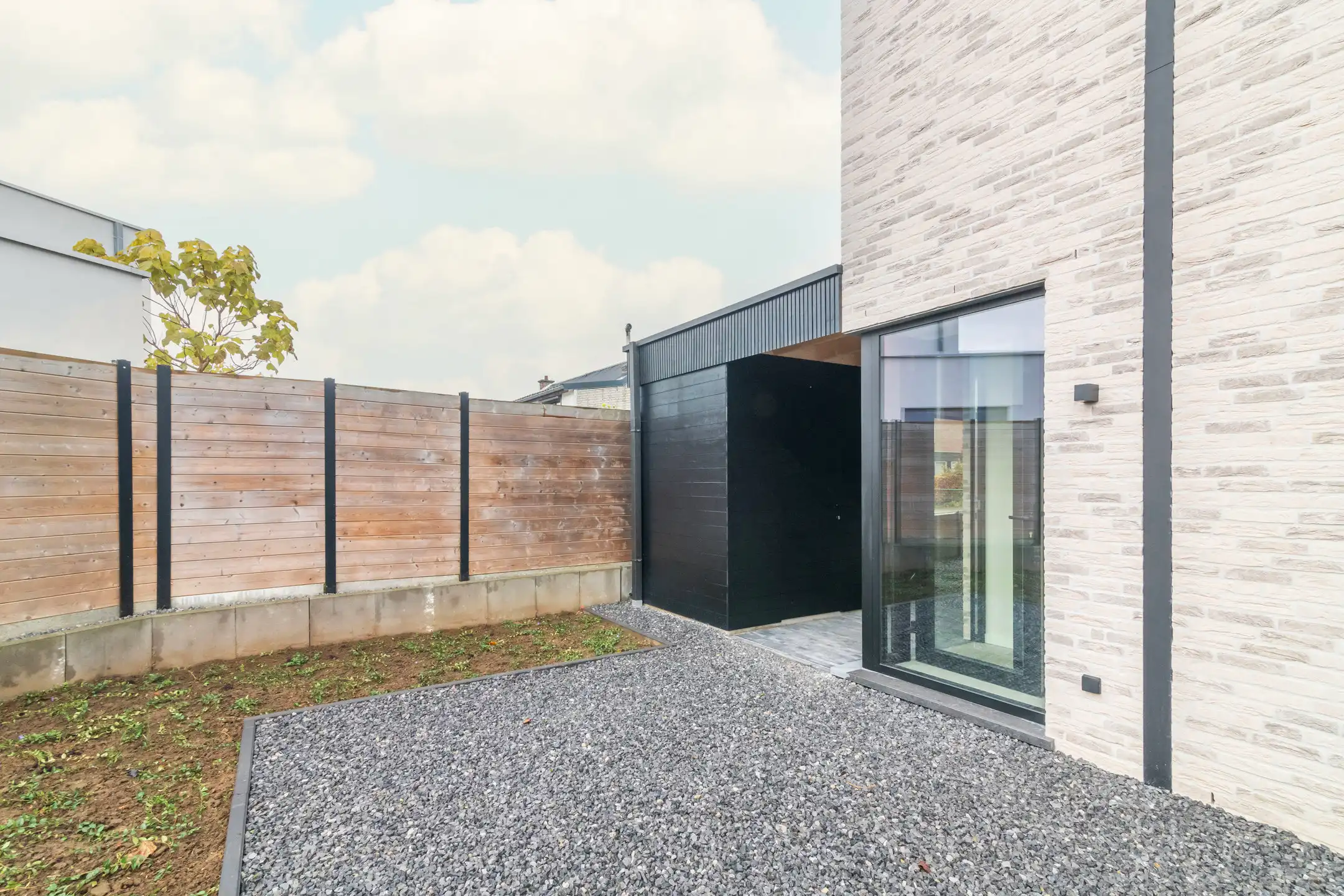 Instapklaar appartement met tuin en carport op toplocatie foto 26