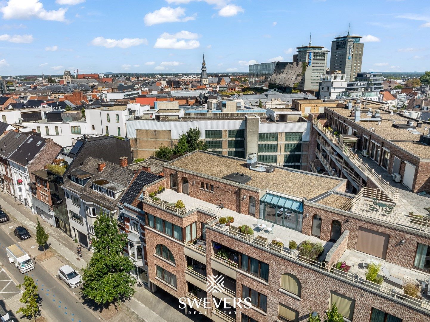 Zeer ruim luxueus penthouse in hartje Hasselt met 2 ruime terrassen foto 27