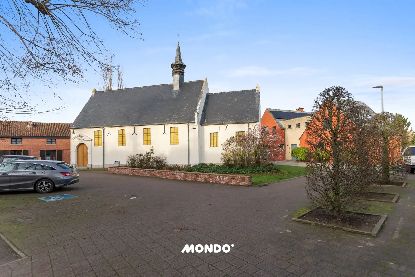 Ruime gezinswoning 4 slaapkamers met tuin, vijver en garage foto 24