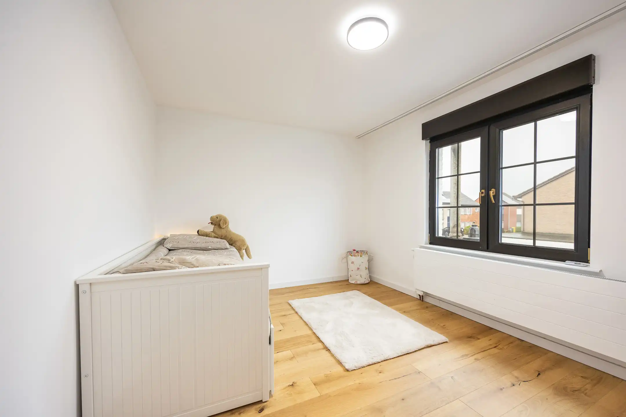 Gunstig gelegen woning met drie slaapkamers en garage foto 25