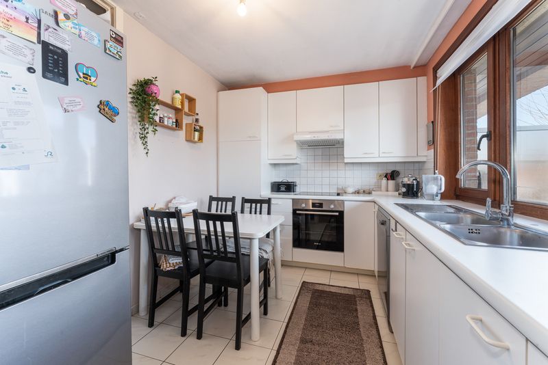 Roeselare : zeer ruim en lichtrijk appartement aan de rand van het centrum met 2 slps, terras vooraan en groot terras achteraan, opp 115 m2 foto 7