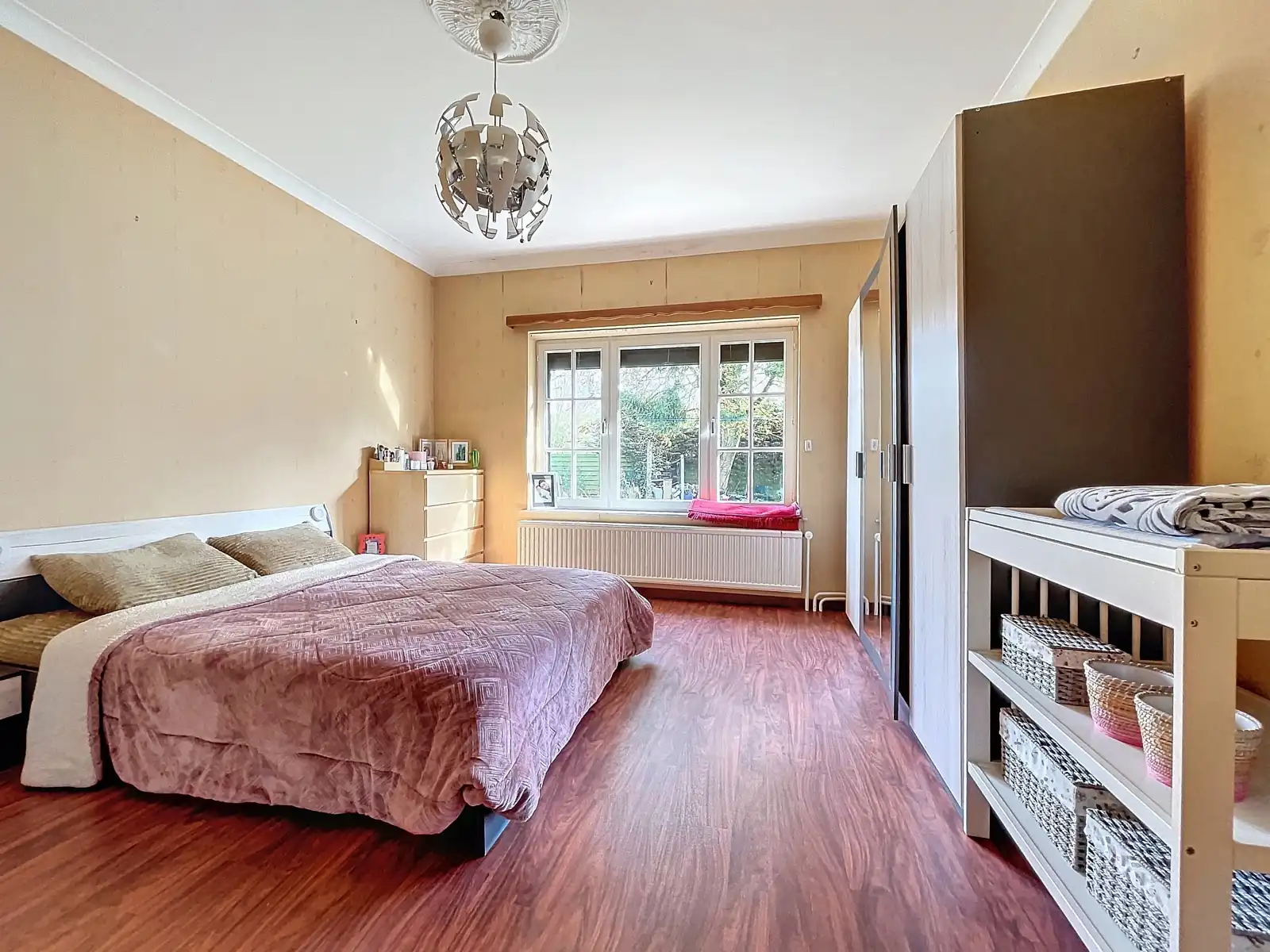 Zeer ruim huis met praktijk/pol. ruimte op terrein van 40a. foto 10