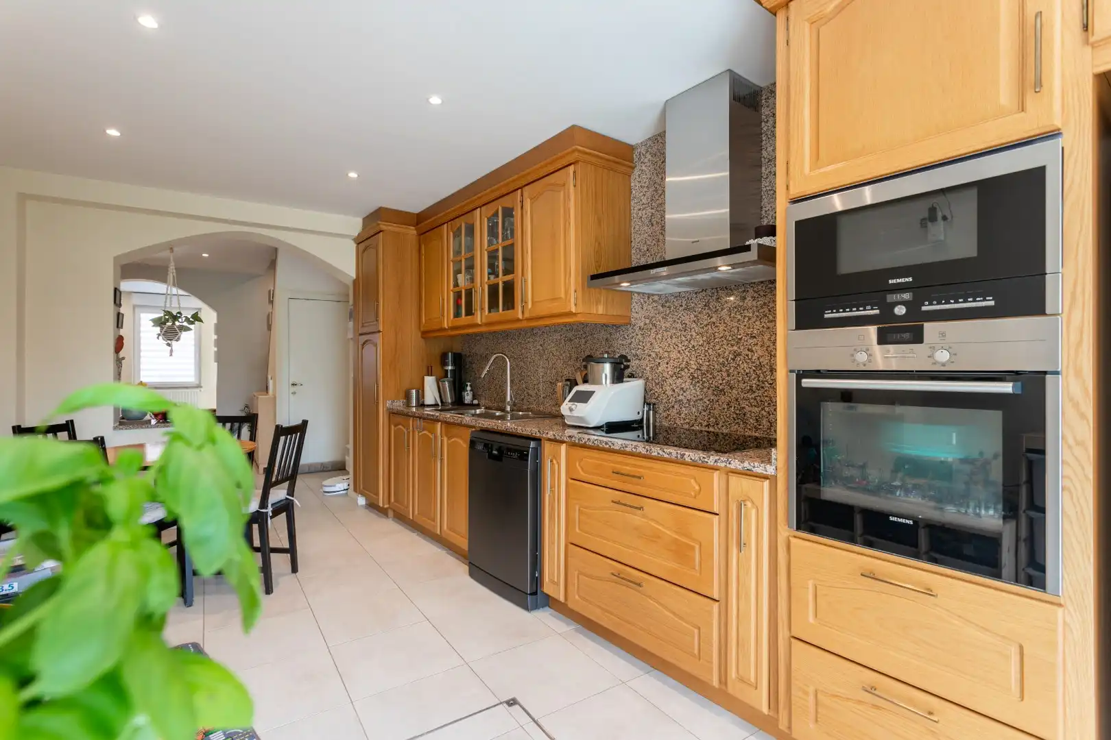 Instapklare woning met tuin te Sint-Pieters-Leeuw foto 7