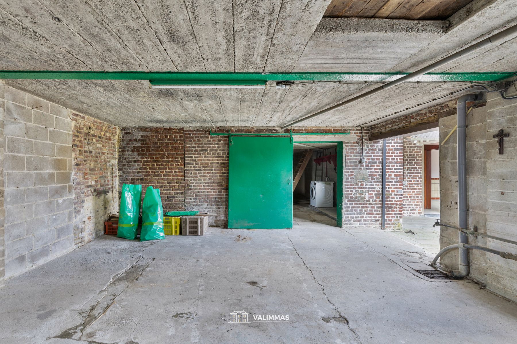 Landelijk gelegen hoeve op 40 are, met bijgebouwen en weide foto 18
