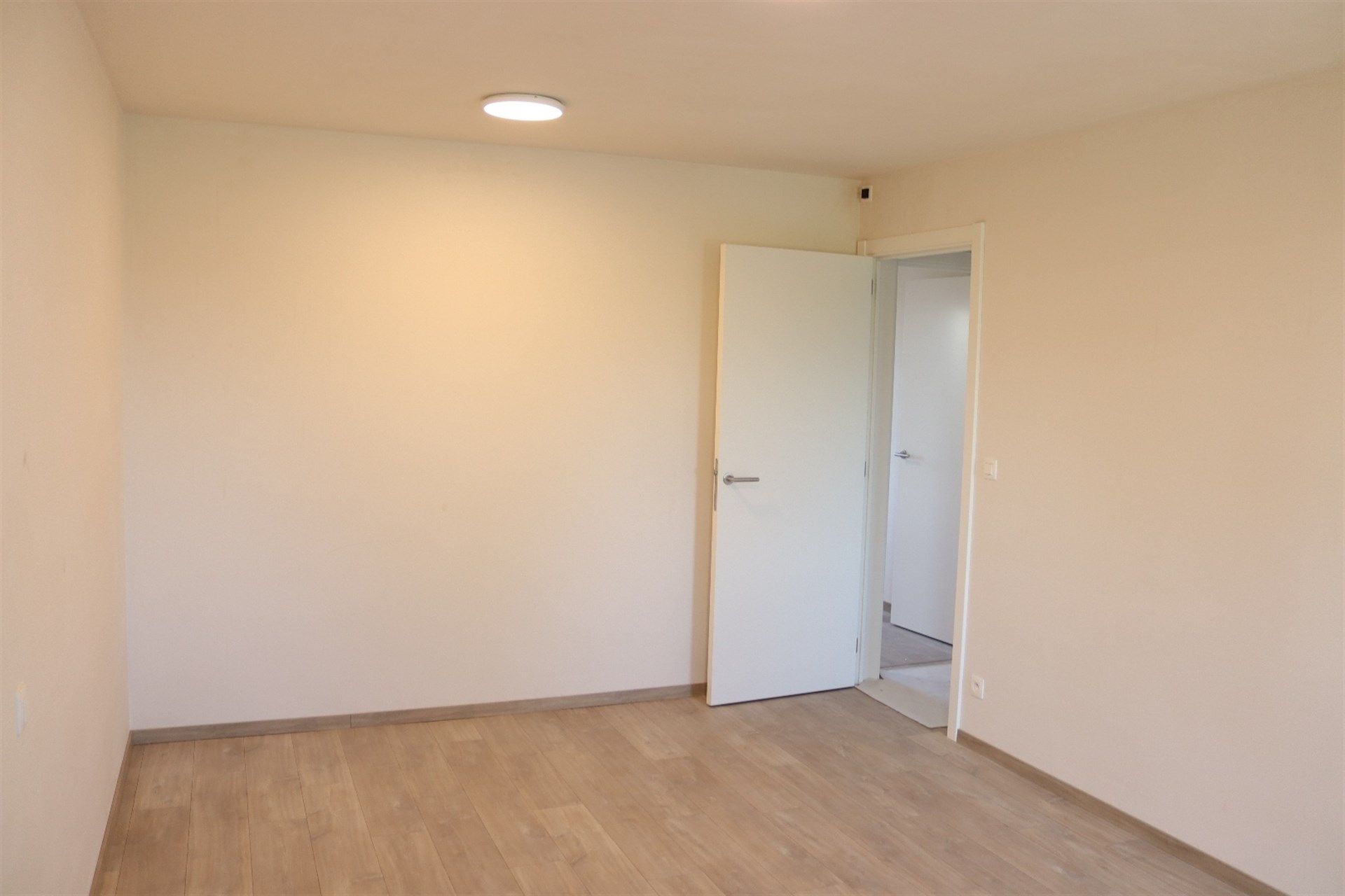 Ruime energiezuinige nieuwbouw woning op gunstige ligging. foto 19