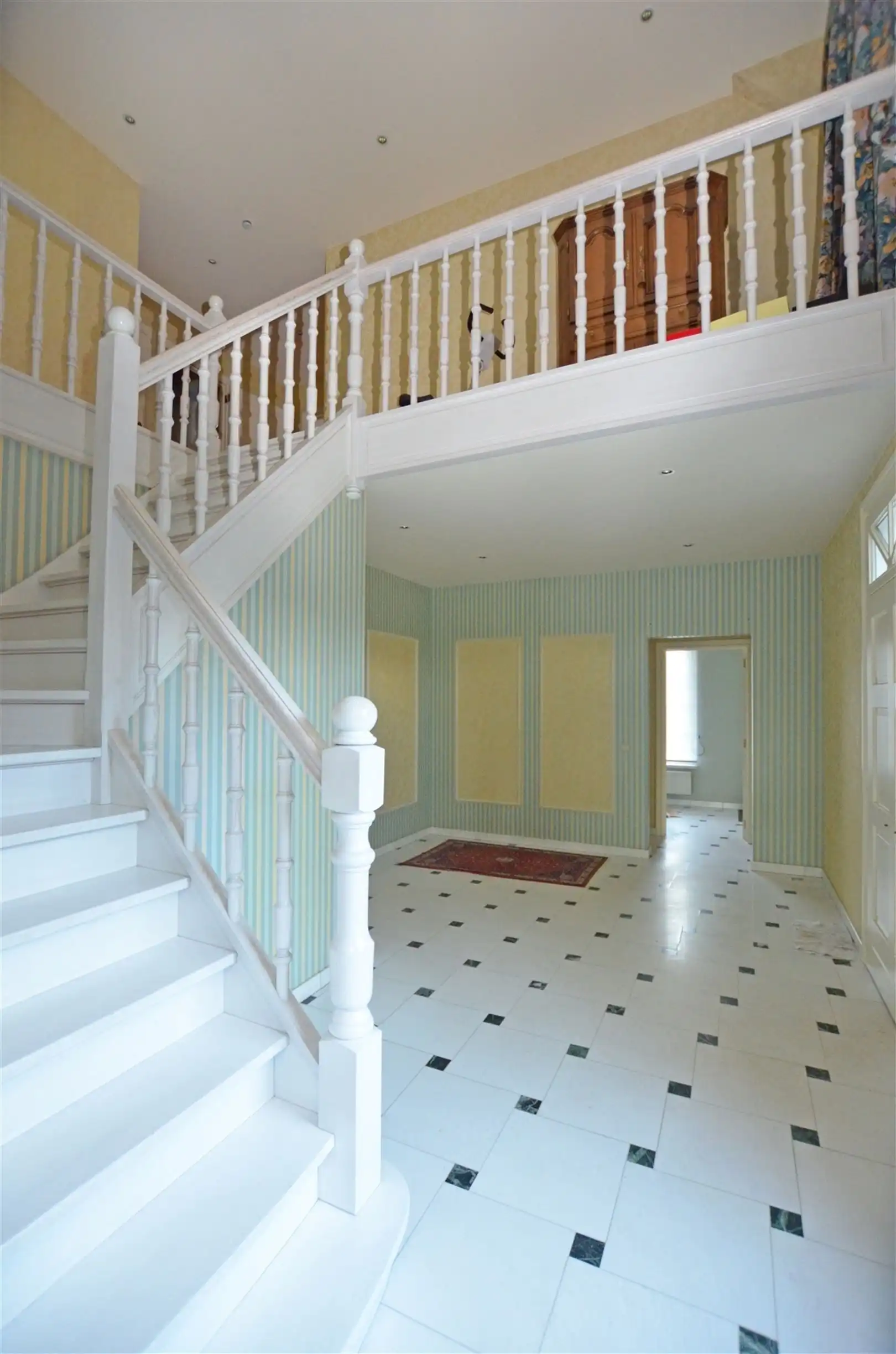 Tijdloze residentiële villa in doodlopende straat foto 21