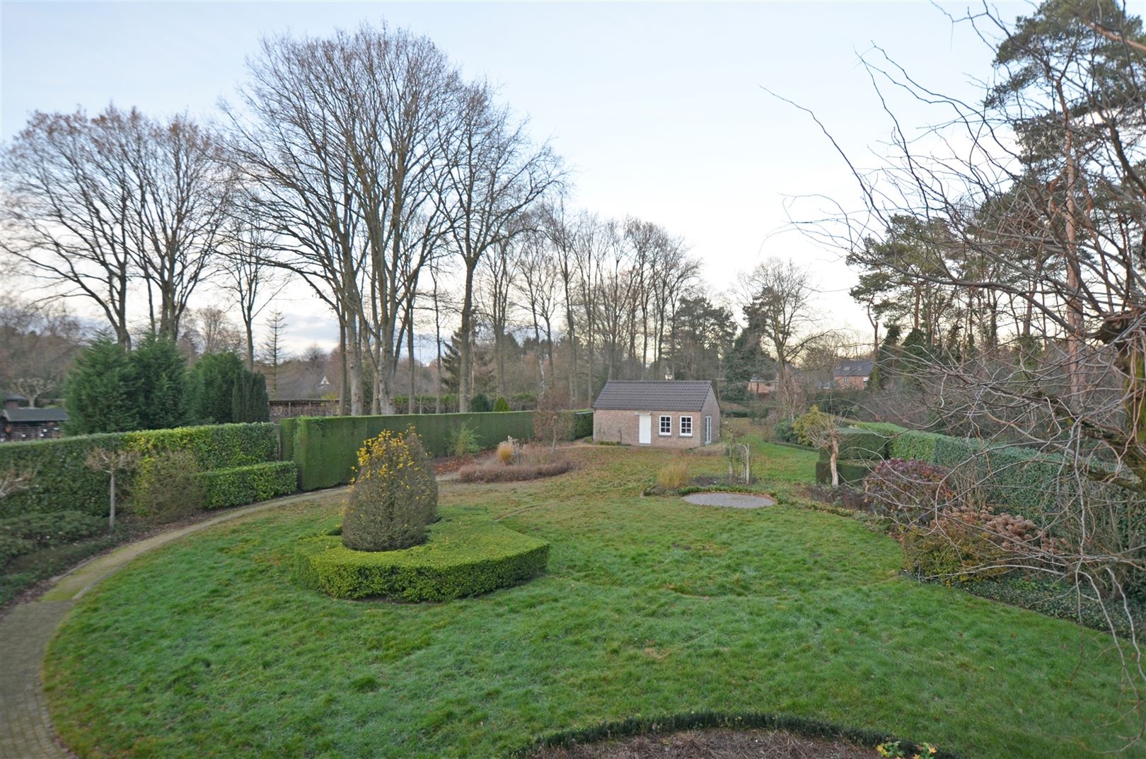 Tijdloze residentiële villa in doodlopende straat foto 21