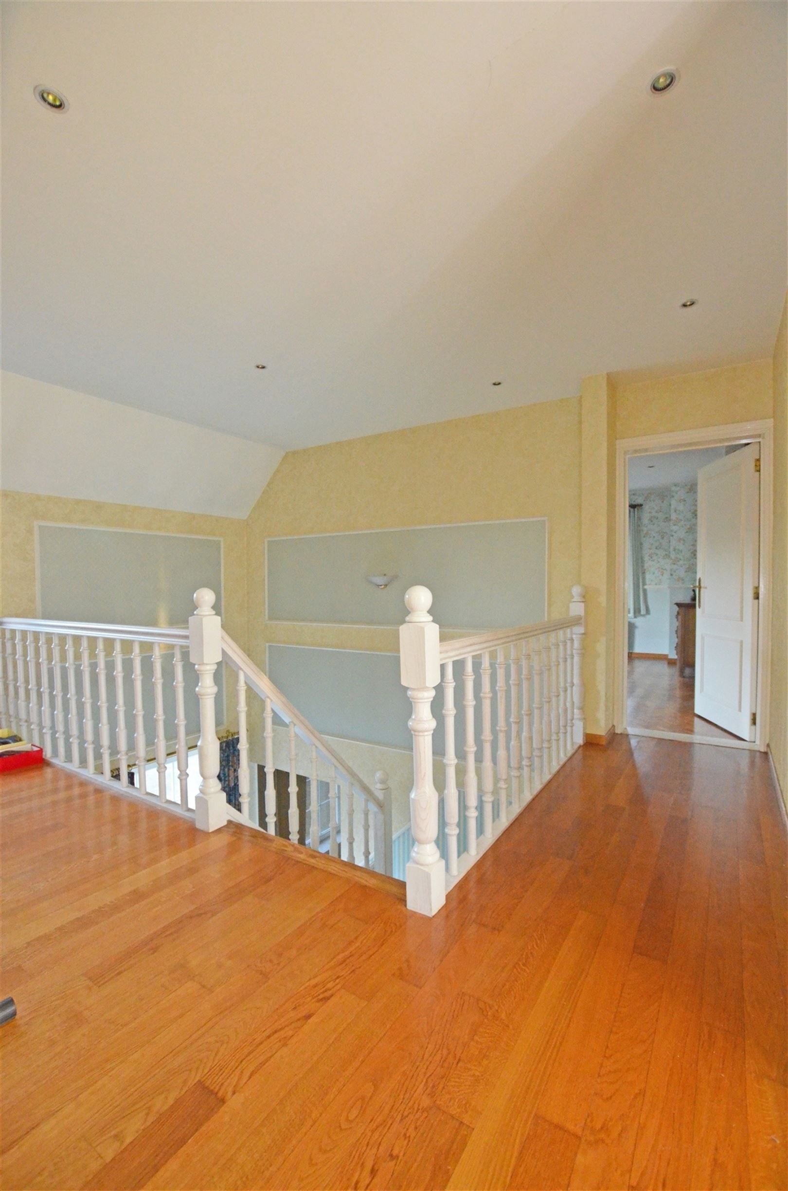 Tijdloze residentiële villa in doodlopende straat foto 21