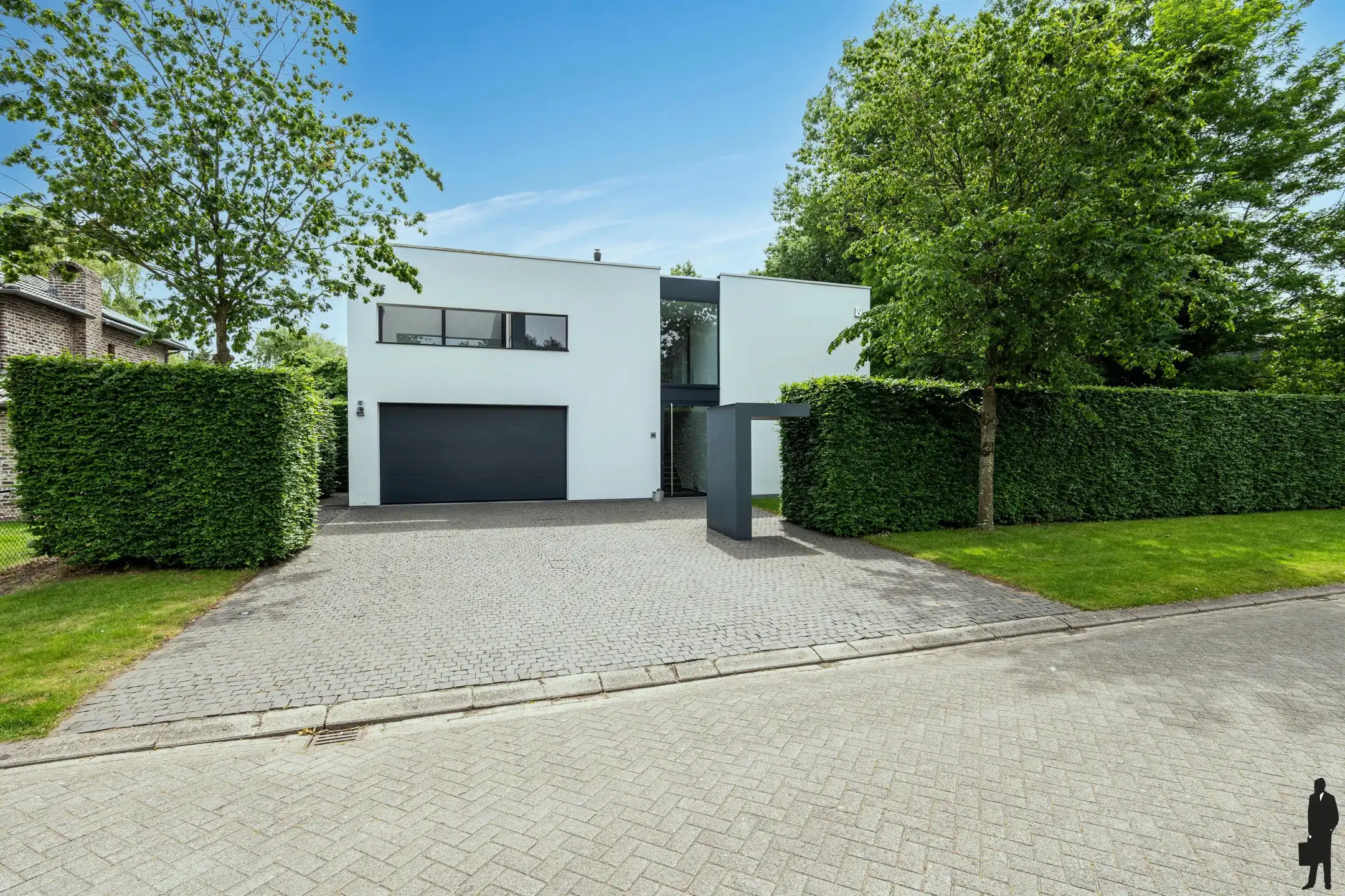 Exclusieve villa met zwembad op een uitzonderlijk perceel te Malle foto {{pictureIndex}}