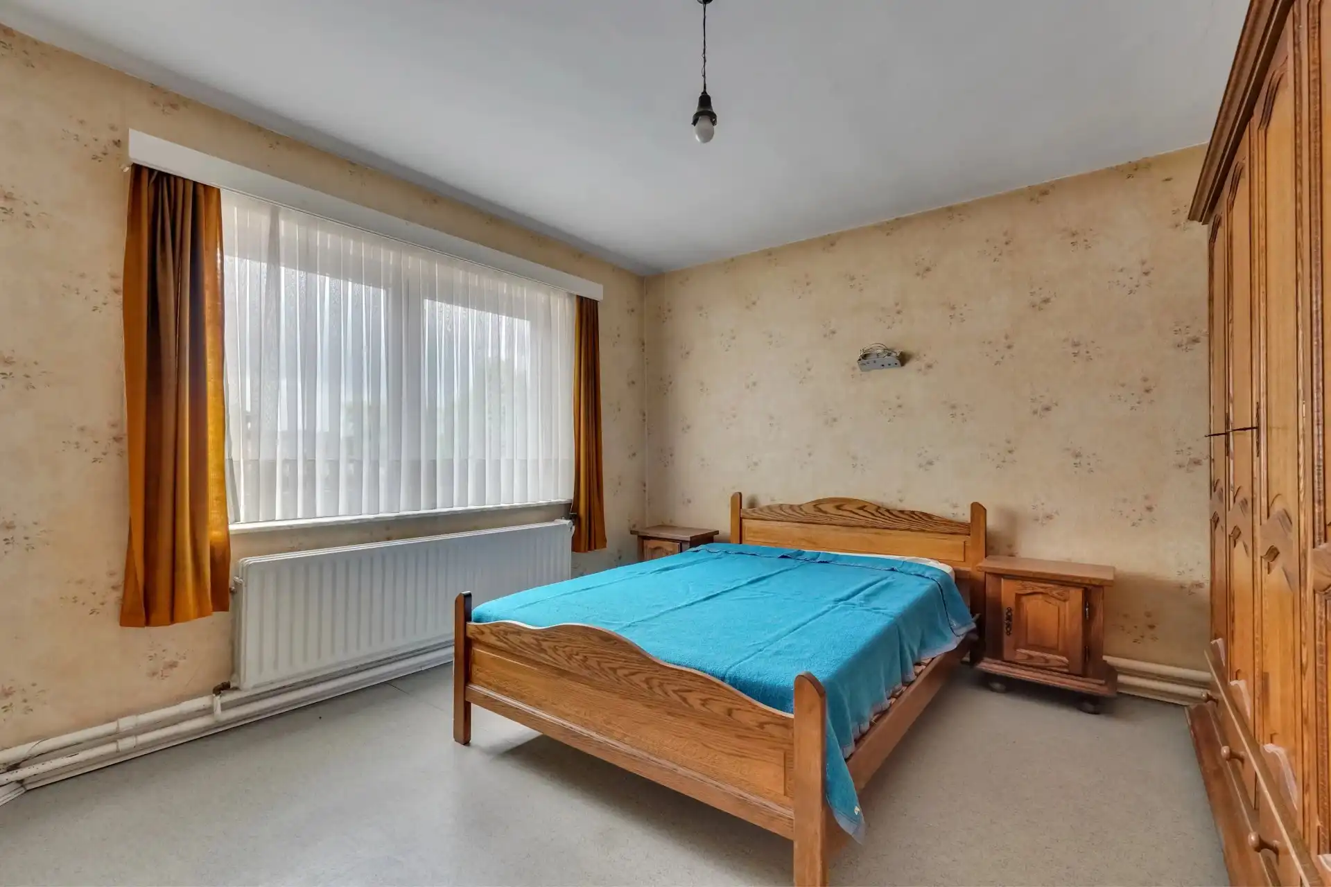 Ruime, centraal gelegen woning met renovatiepotentieel foto 17