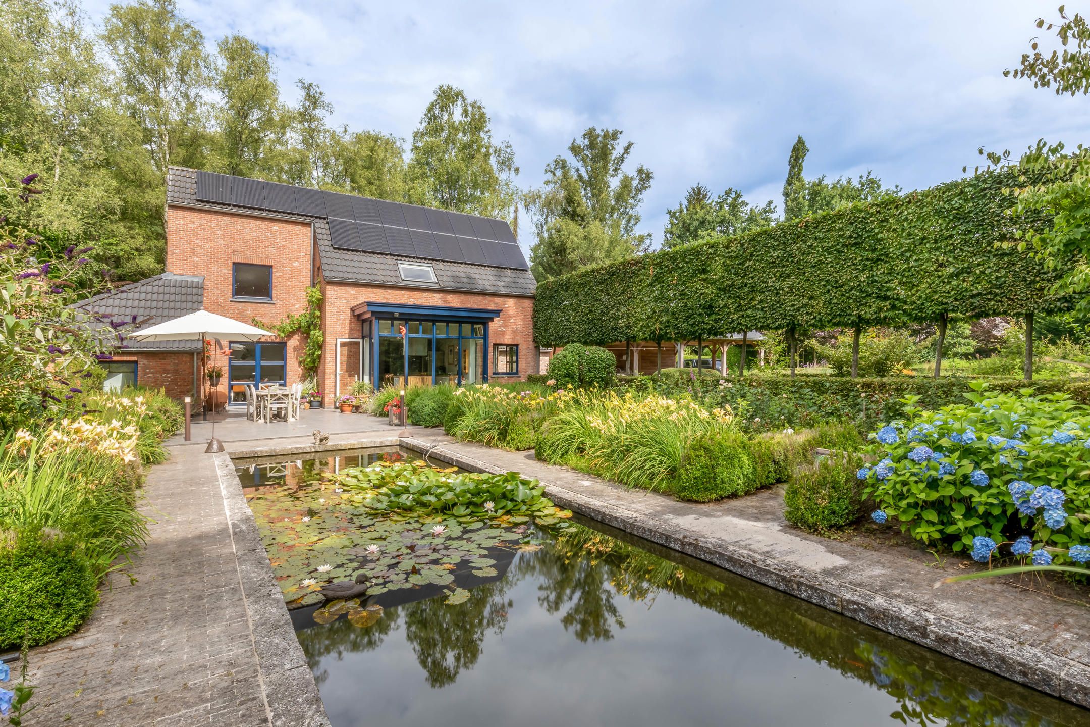 Prachtig perceel van 3348m2 met magnifieke tuin. foto {{pictureIndex}}