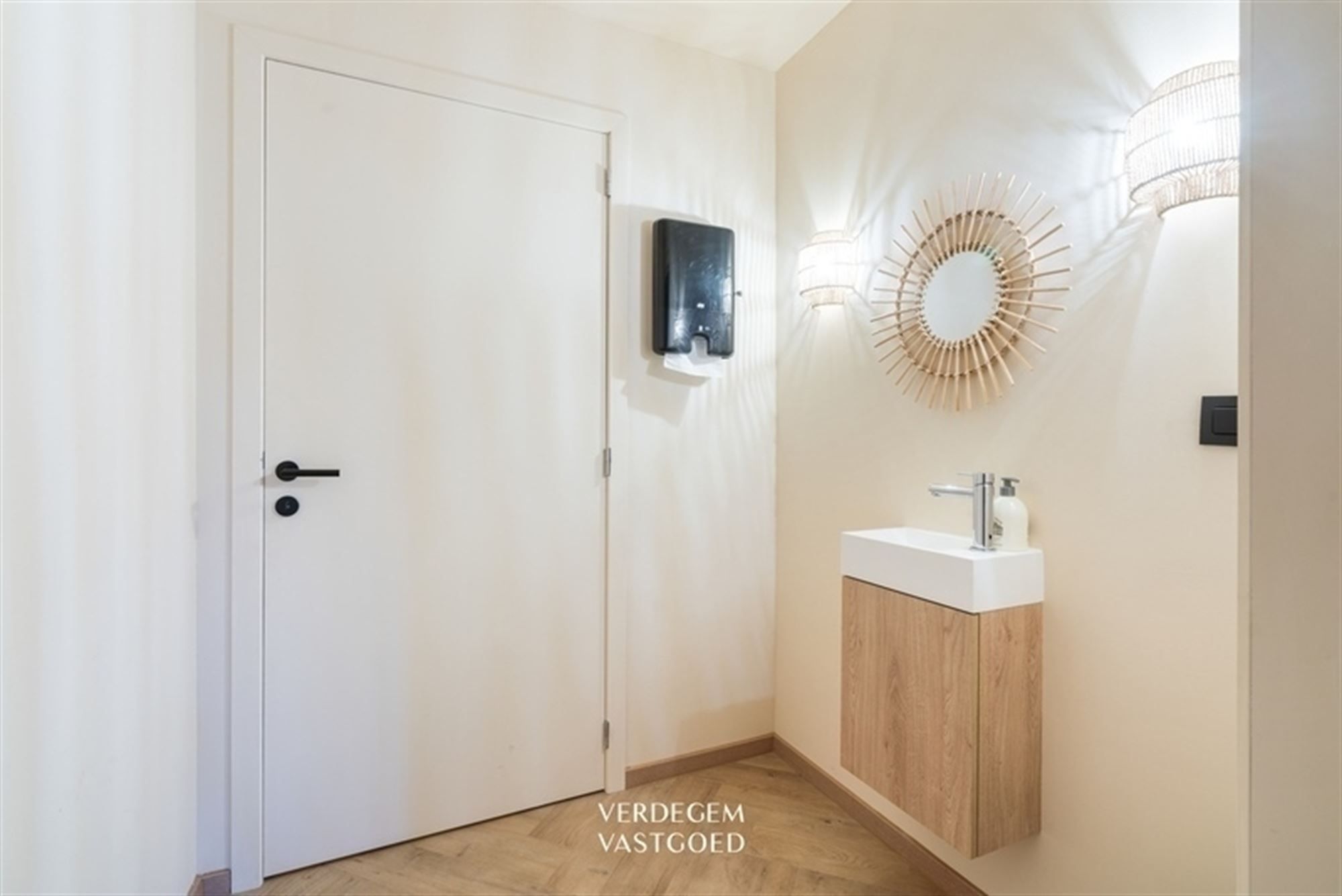 Wonen en werken op een unieke locatie: handelsgelijkvloers met appartement en tuin foto 6