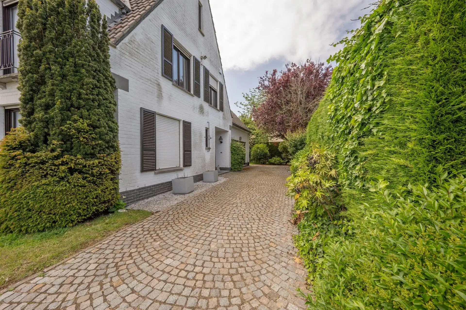 Exclusieve villa in een gegeerde residentiële wijk foto 2