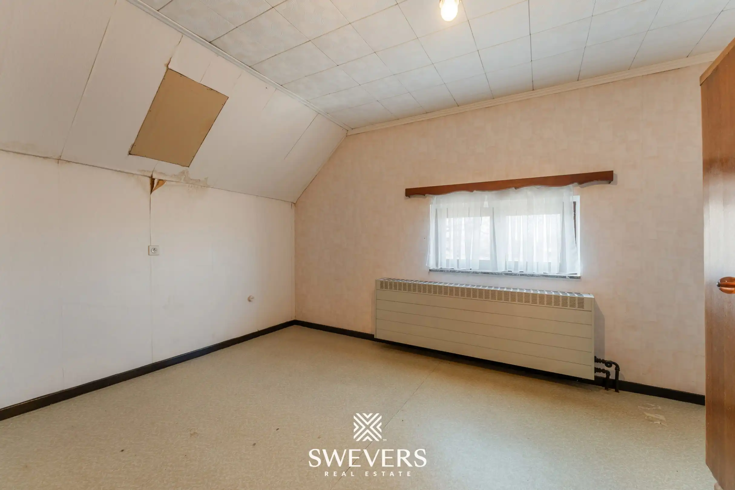 Te renoveren woning met 4 slaapkamers, grote tuin en omliggende velden op rustige ligging nabij centrum Diepenbeek foto 22