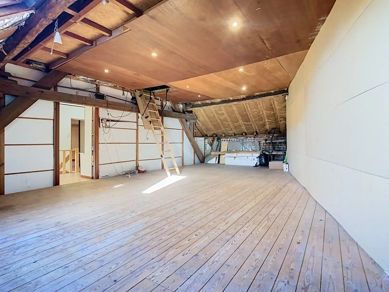 karaktervolle woning met 4 slaapkamers, grote garage en tuin! foto 21