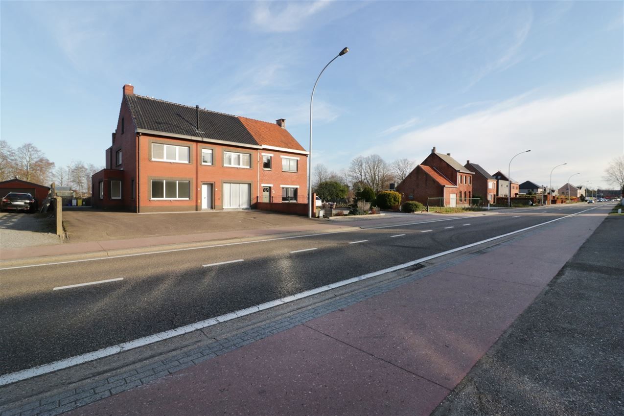 Woning met 2 slpk, terras, autostaanplaats onder de carport foto 24