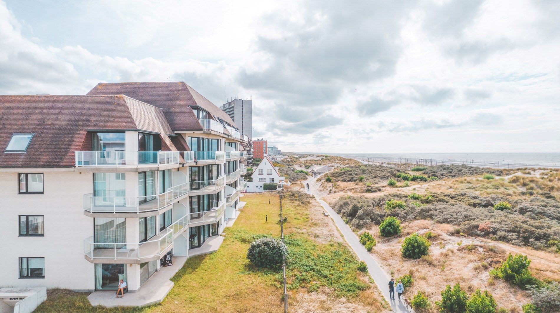 Luxueuze penthouse met drie slaapkamers en frontaal zeezicht in Res. Eden Beach foto 27