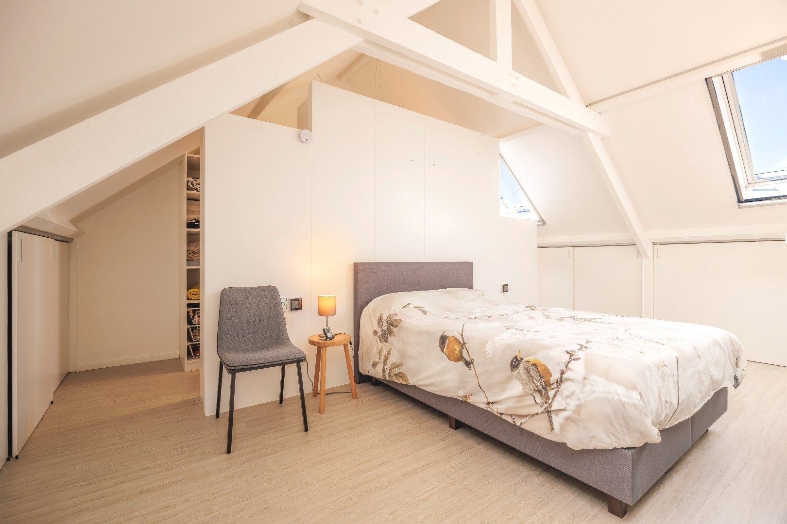 Top gerenoveerde woning met uitzonderlijke lichtinval in het hartje van Heist foto 10