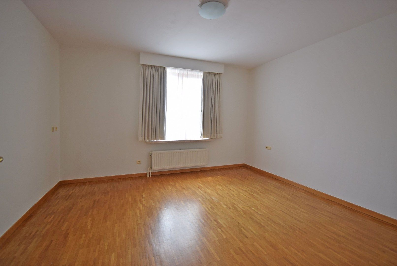 APPARTEMENT MET DRIE SLAAPKAMERS EN TERRAS NABIJ CENTRUM ROESELARE foto 6