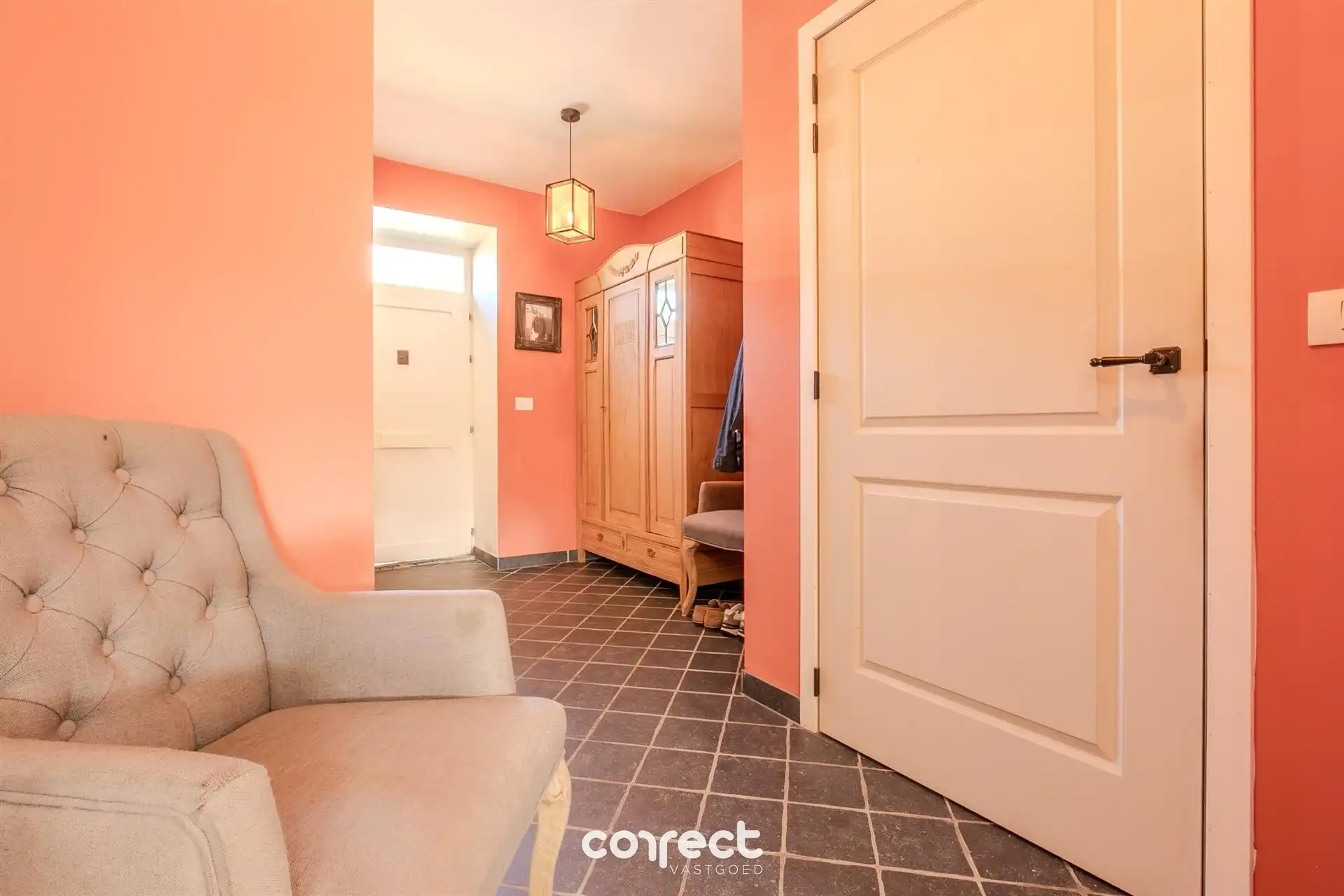 Mooi gerenoveerde woning met 2 slaapkamers, mogelijkheid tot 4 slaapkamers, op een grondoppervlakte van 643 m². foto 3