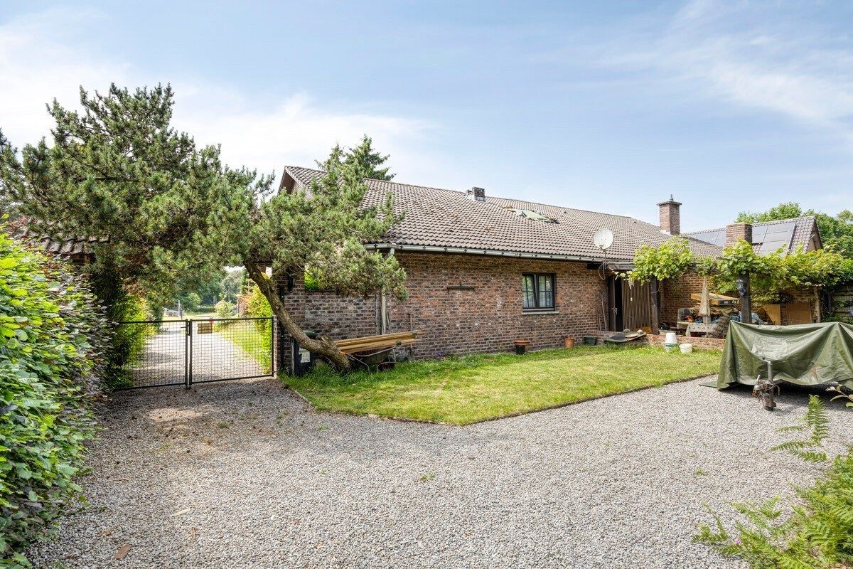 Ruime woning met 3 slaapkamers en grote tuin foto 3