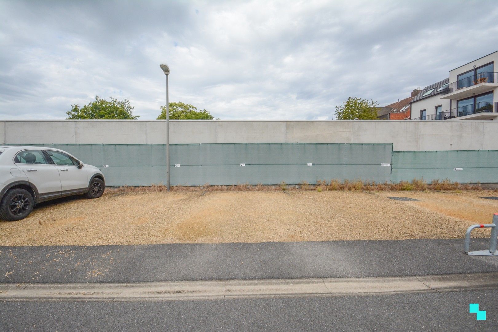 Ruim tweeslaapkamer appartement met terras, garage en staanplaats foto 20