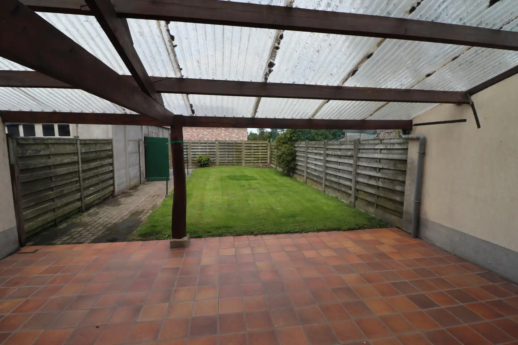 Woning met 4 slaapkamers, terras met tuin en garage. foto 14