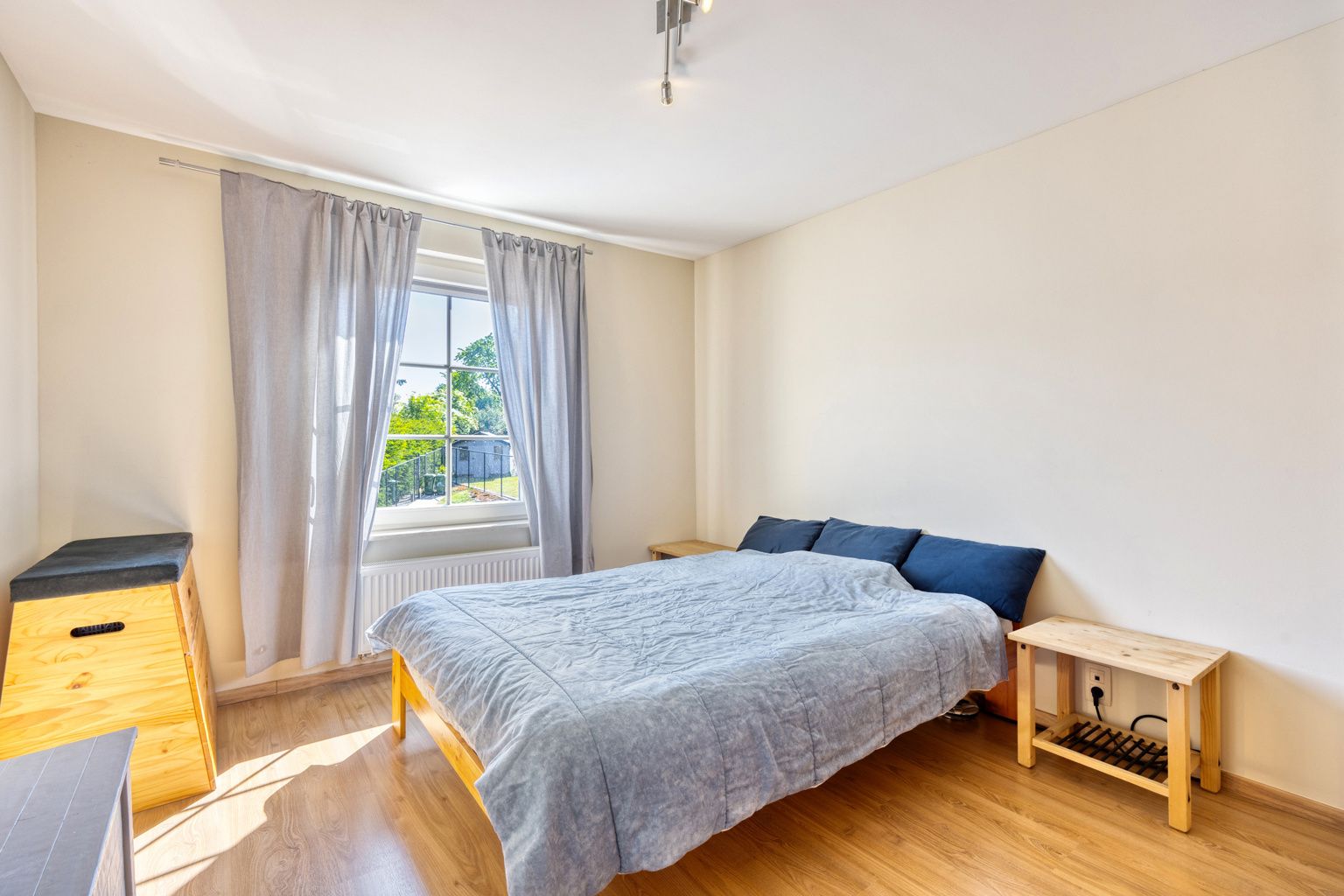  Instapklare recente woning met tuintje en carport foto 18