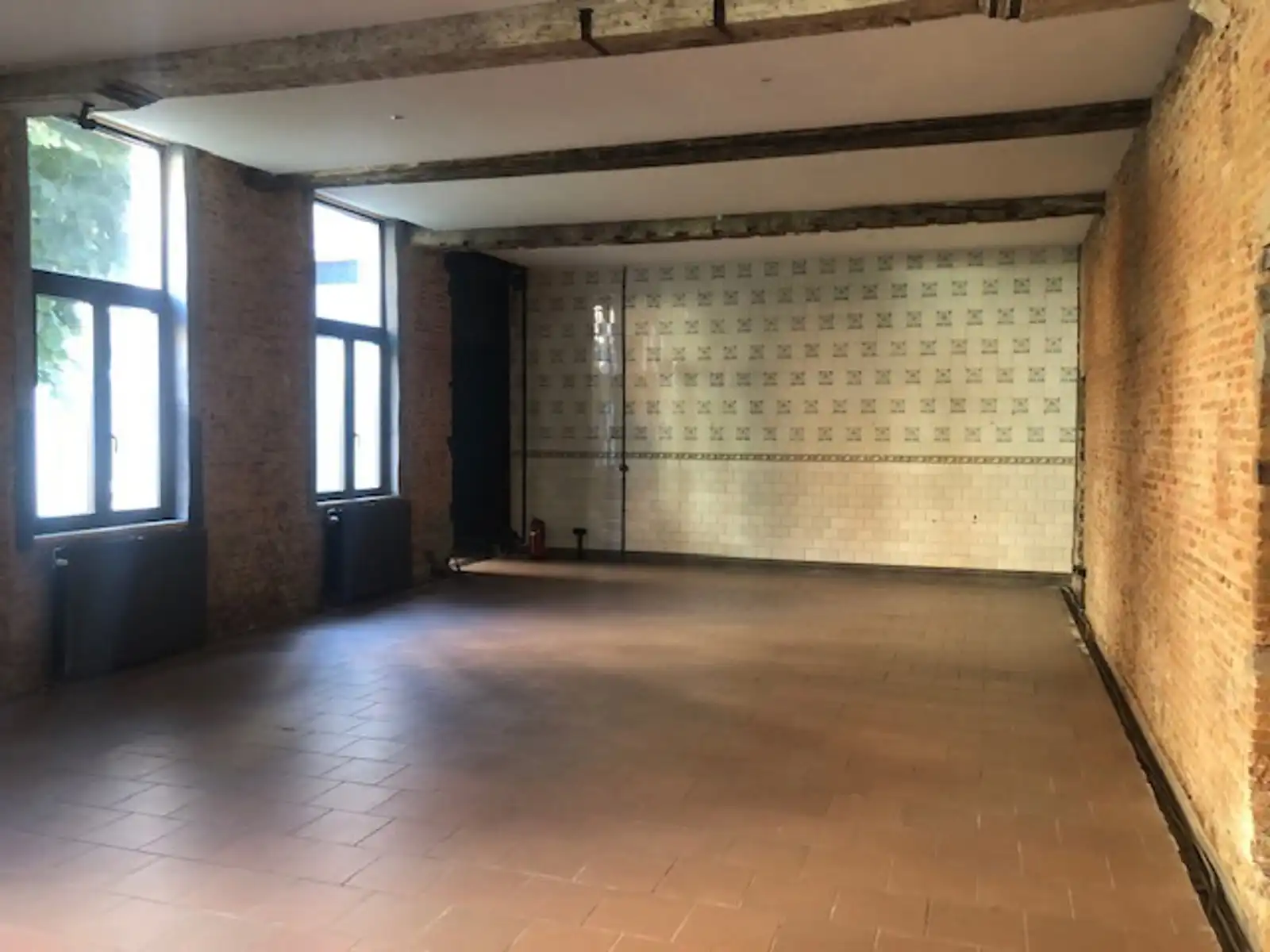 Uniek commercieel gebouw te huur met privatieve stadstuin foto 4