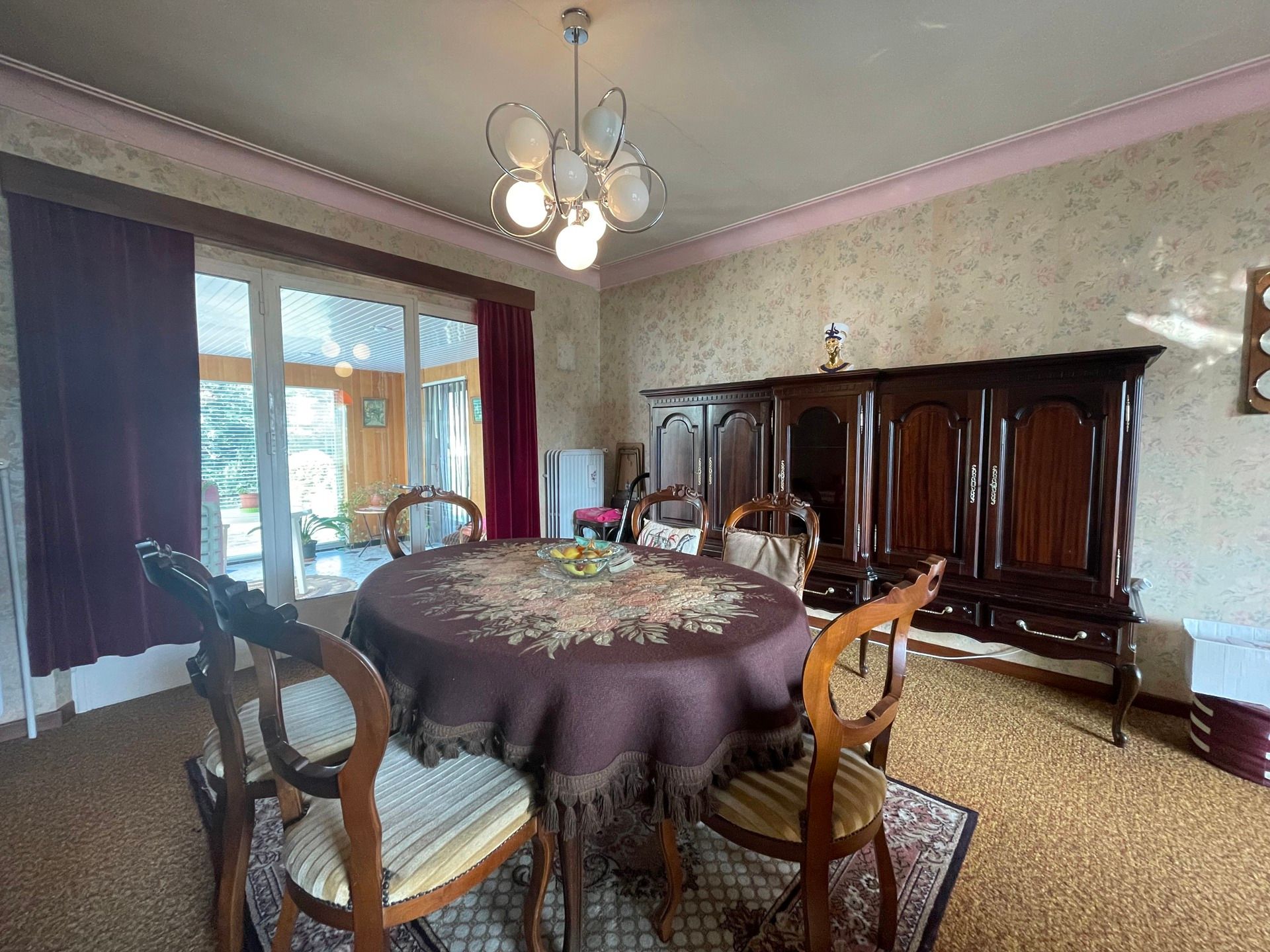 Te renoveren woning met veel potentieel foto 7