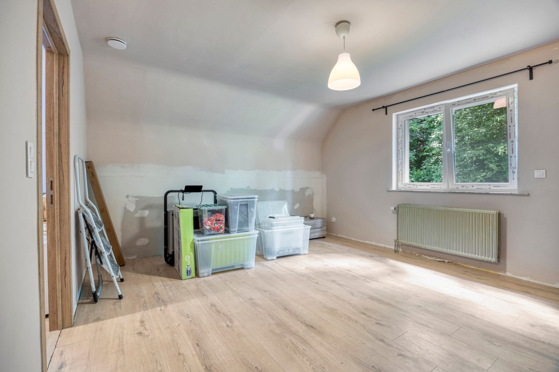 Zeer ruime gerenoveerde woning (± 398 m²) op een perceel van ± 60 are in het prestigieuze Bois de Strihoux foto 26
