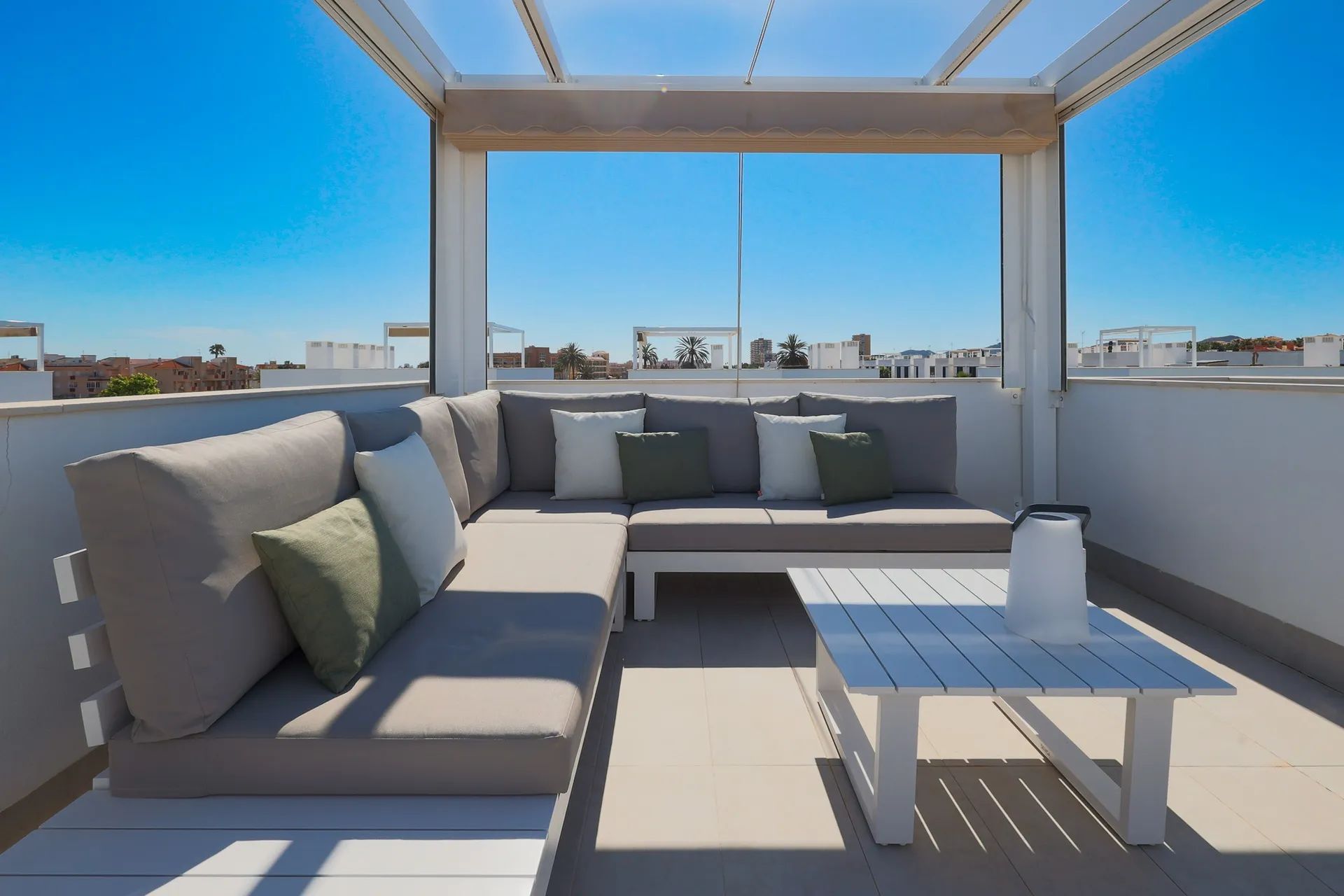 Direct genieten: instapklaar penthouse op toplocatie aan de kust foto 36