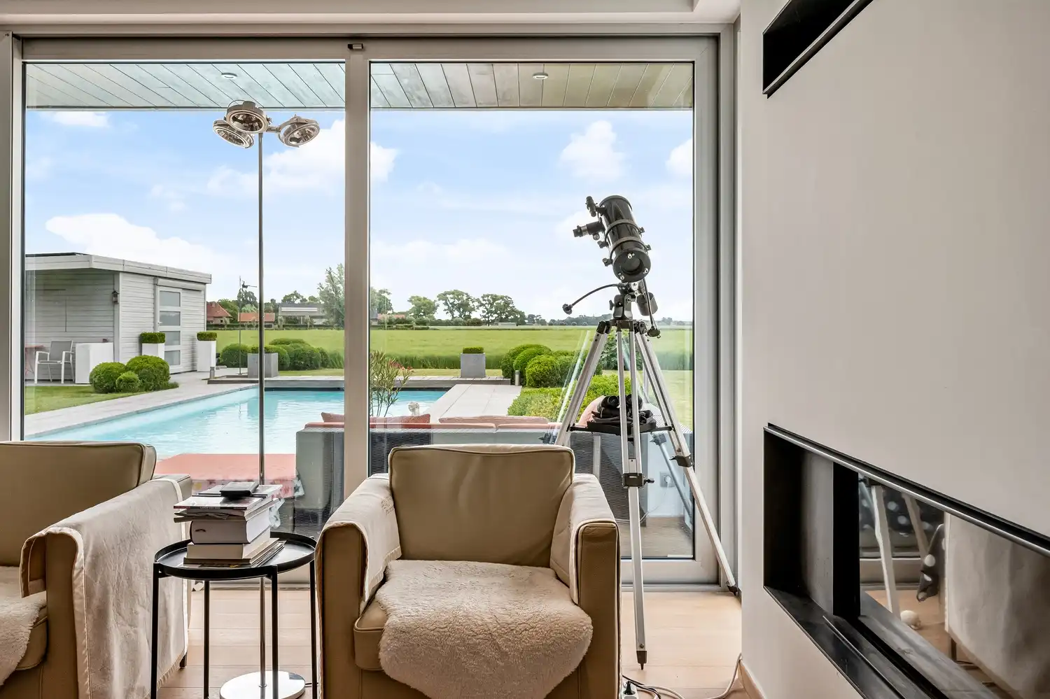 Exclusieve villa met zwembad en adembenemende polderzichten foto 18