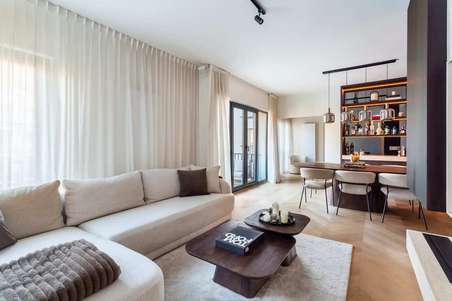 Elegant gerenoveerd appartement met terras foto 2