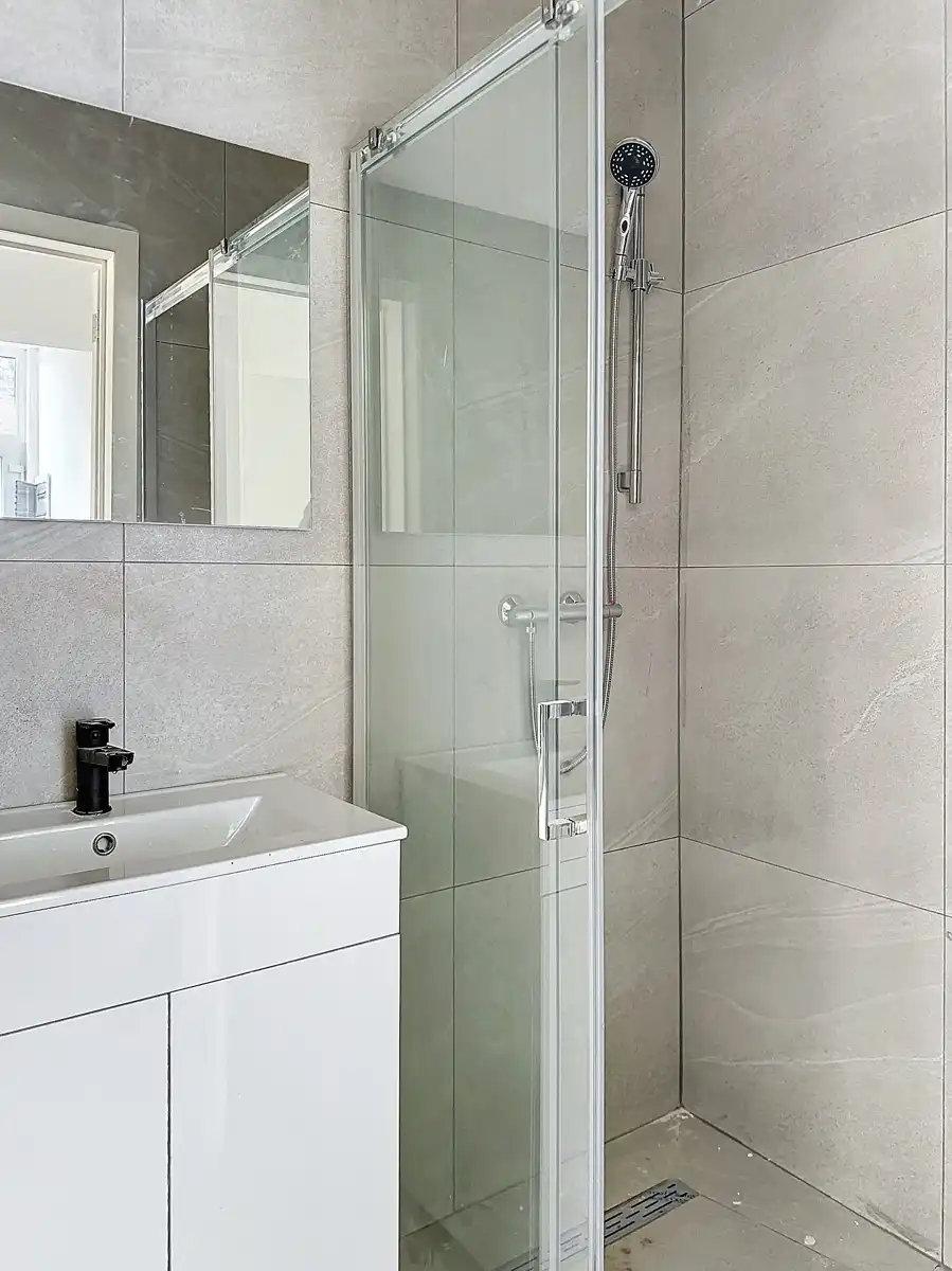 Gerenoveerde half open bebouwing met vlotte verbinding naar A12 foto 9