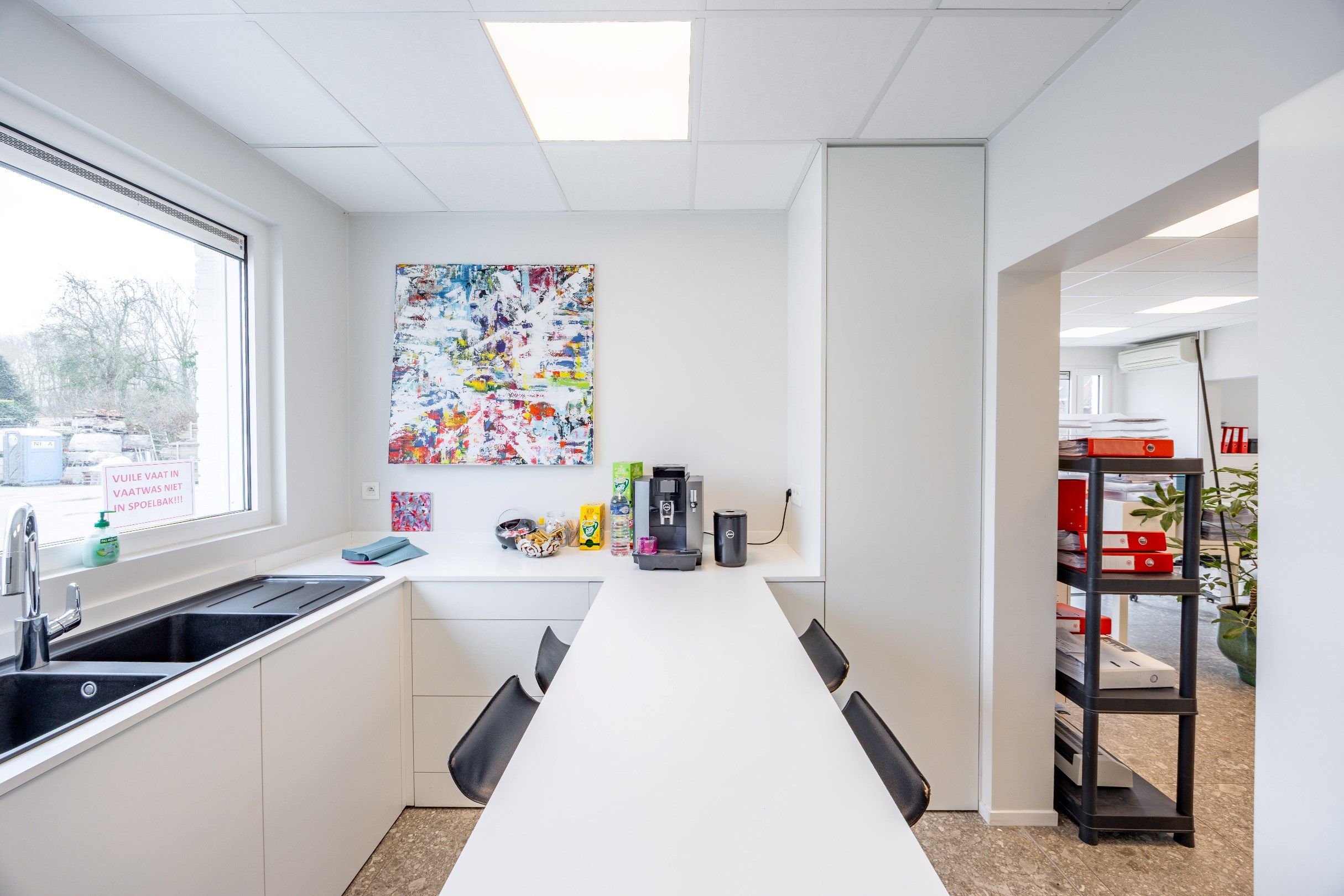 KMO GEBOUW OP 2890 M² foto 11