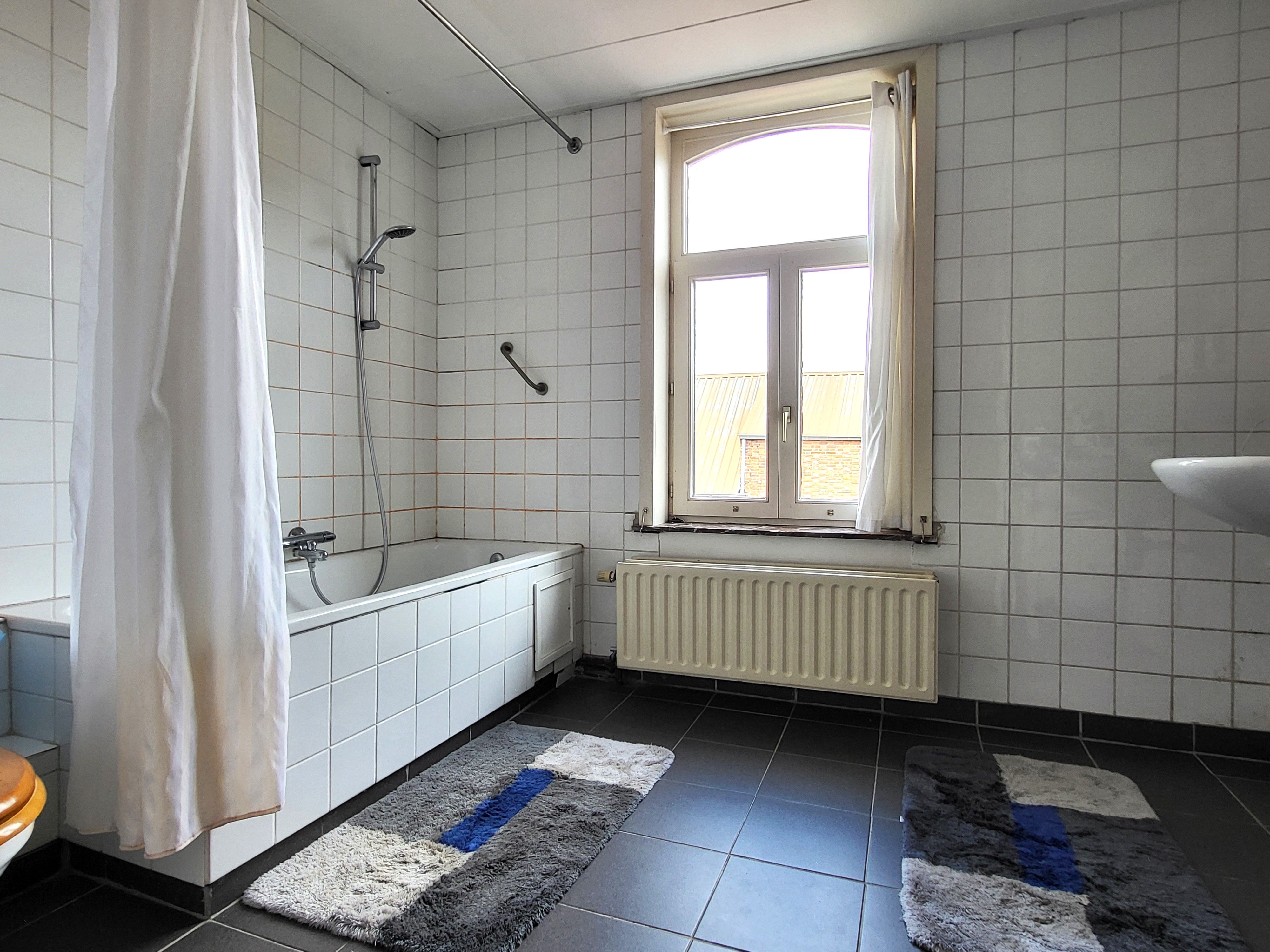 Prachtig dorpswoning / hoeve op 1246m² met stallingen en aanpalend bouwgrond.  foto 15