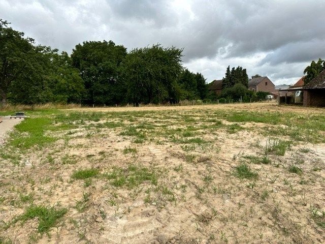 Prachtige bouwgrond  met 33 m perceelbreedte!  16 a 54 ca. foto {{pictureIndex}}