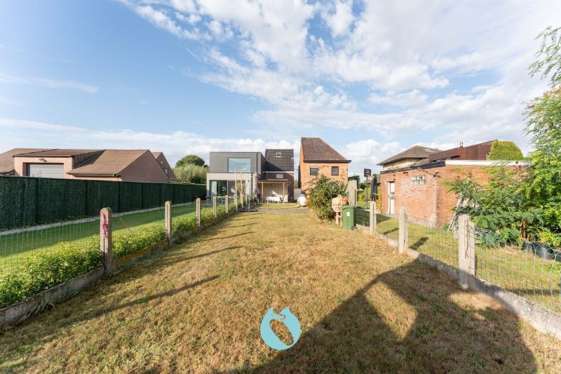 Rustig gelegen starterswoning met grote tuin foto 18