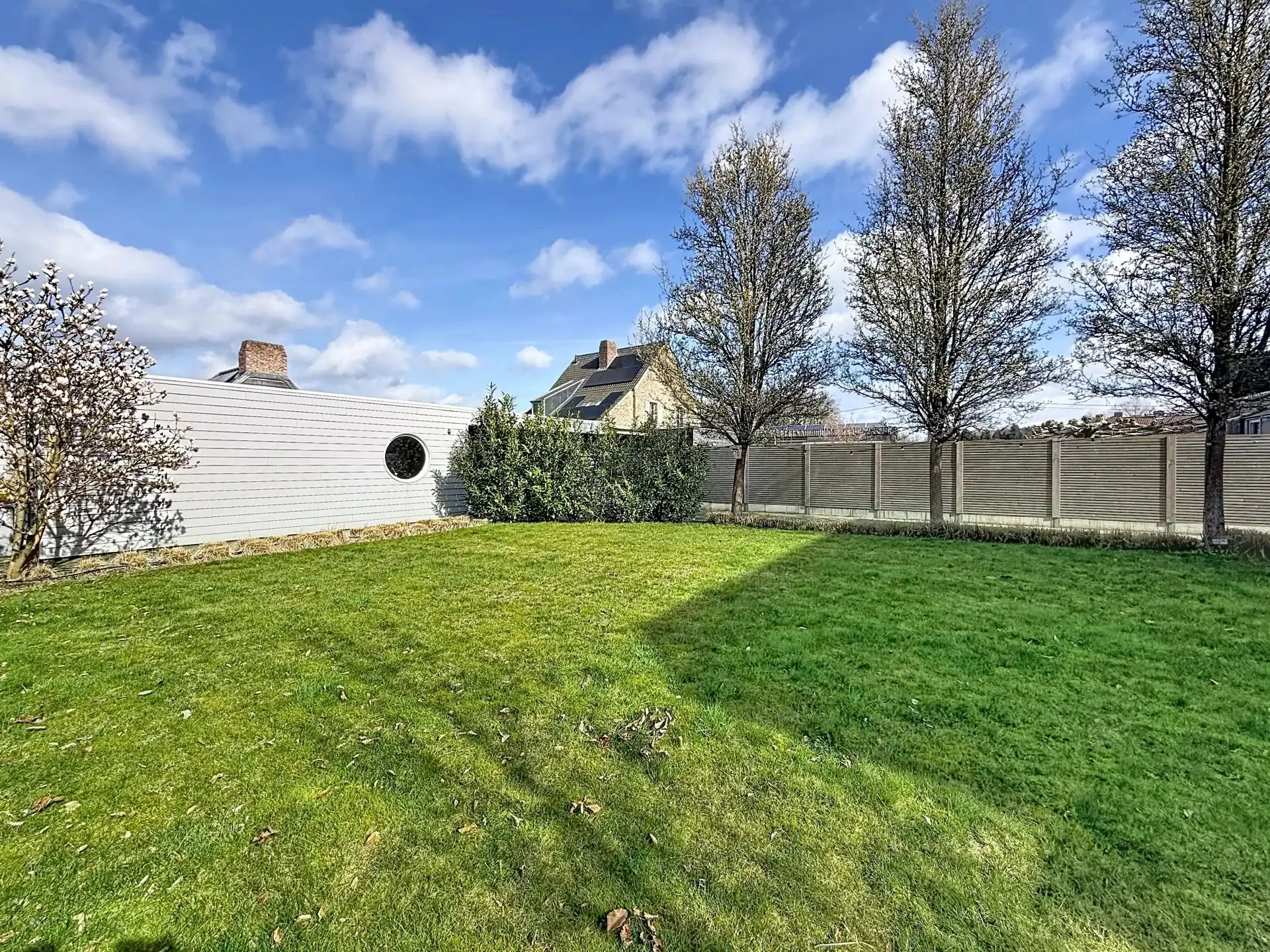 Prachtige luxueus ingerichte woning met 4 slaapkamers en 2 badkamers op een mooi perceel met bijgebouw. foto 45